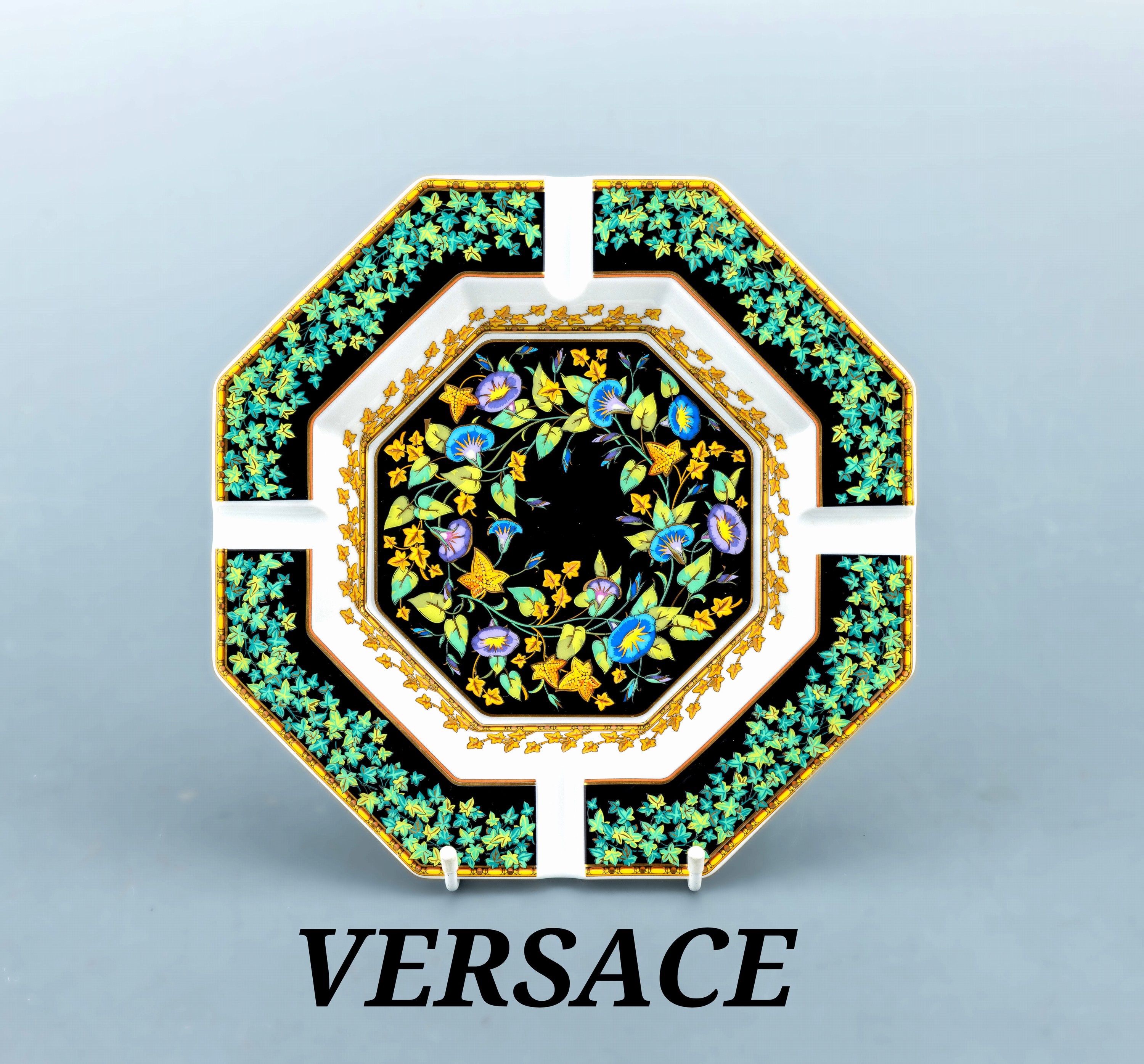 Image 27063105 - Rosenthal VERSACE ashtray , ´Gold Efeu´, ground white, with ivy leaves in different ...