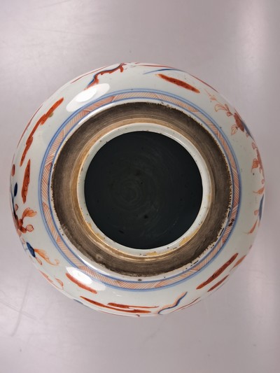 27063431e - Ingwertopf, China, um 1880/1900, Porzellan, unterglasurblauer Dekor, rot und goldene ...