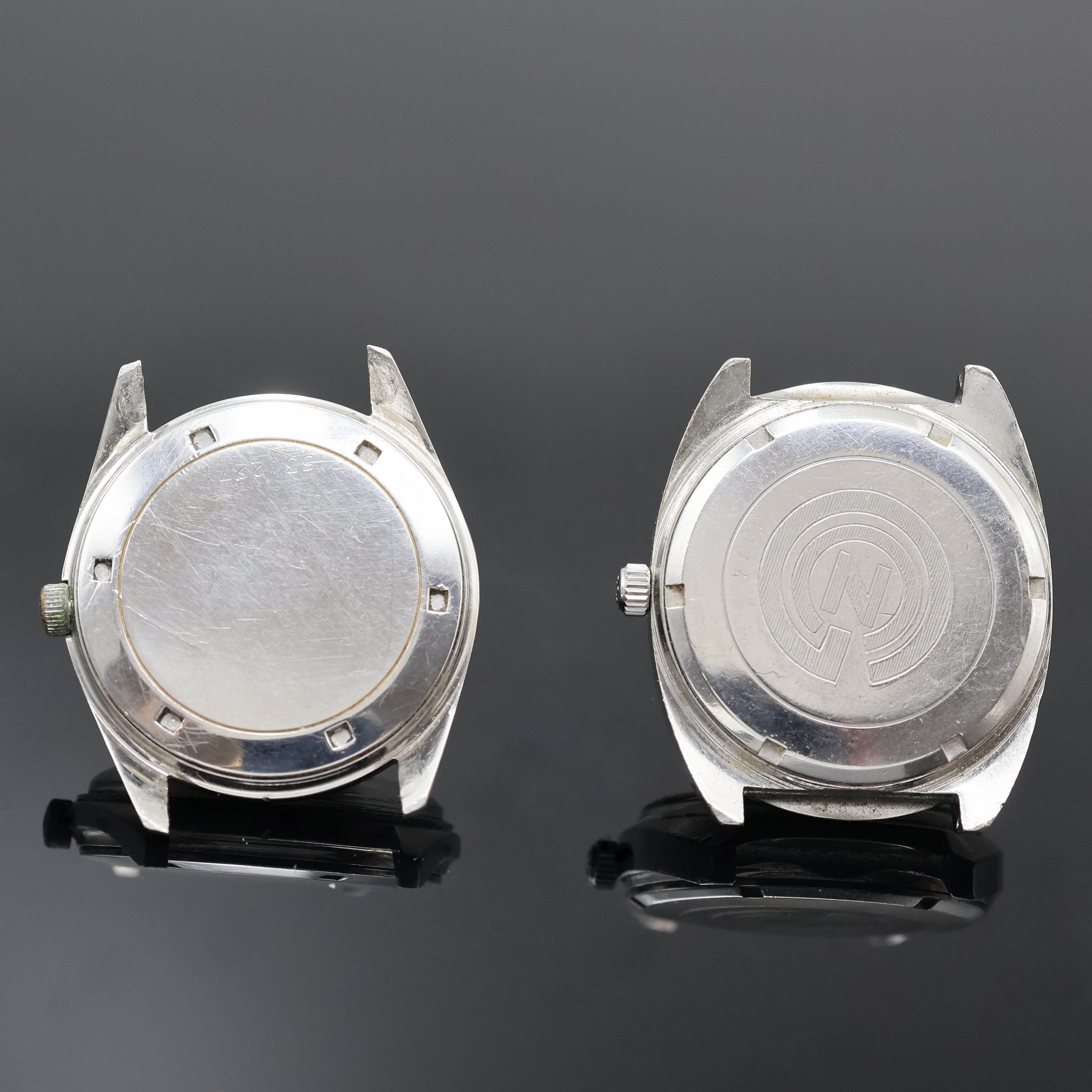 Detail e: ETERNA-Matic 2 Armbanduhren Serie Sevenday in Stahl Referenz 106DT und 151T, Schweiz um 1970, Automatik, Böden verschr., silb./graues Zifferbl. m. ...