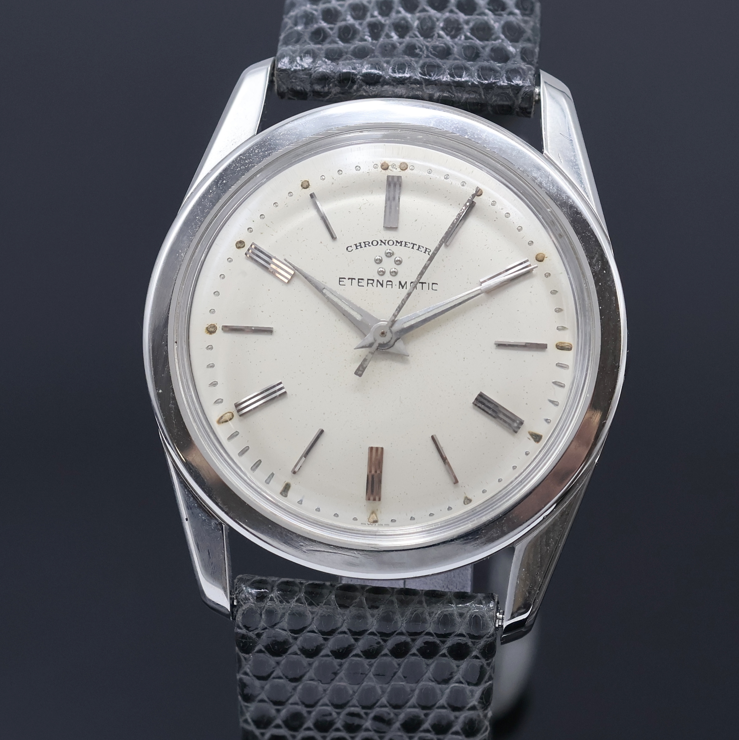 Detail a: ETERNA-MATIC Armbandchronometer in Stahl, Schweiz um 1965, Automatik, Boden verschr., neutr. Lederband m. Eterna Stiftschl., silb. Zifferbl. m. ...