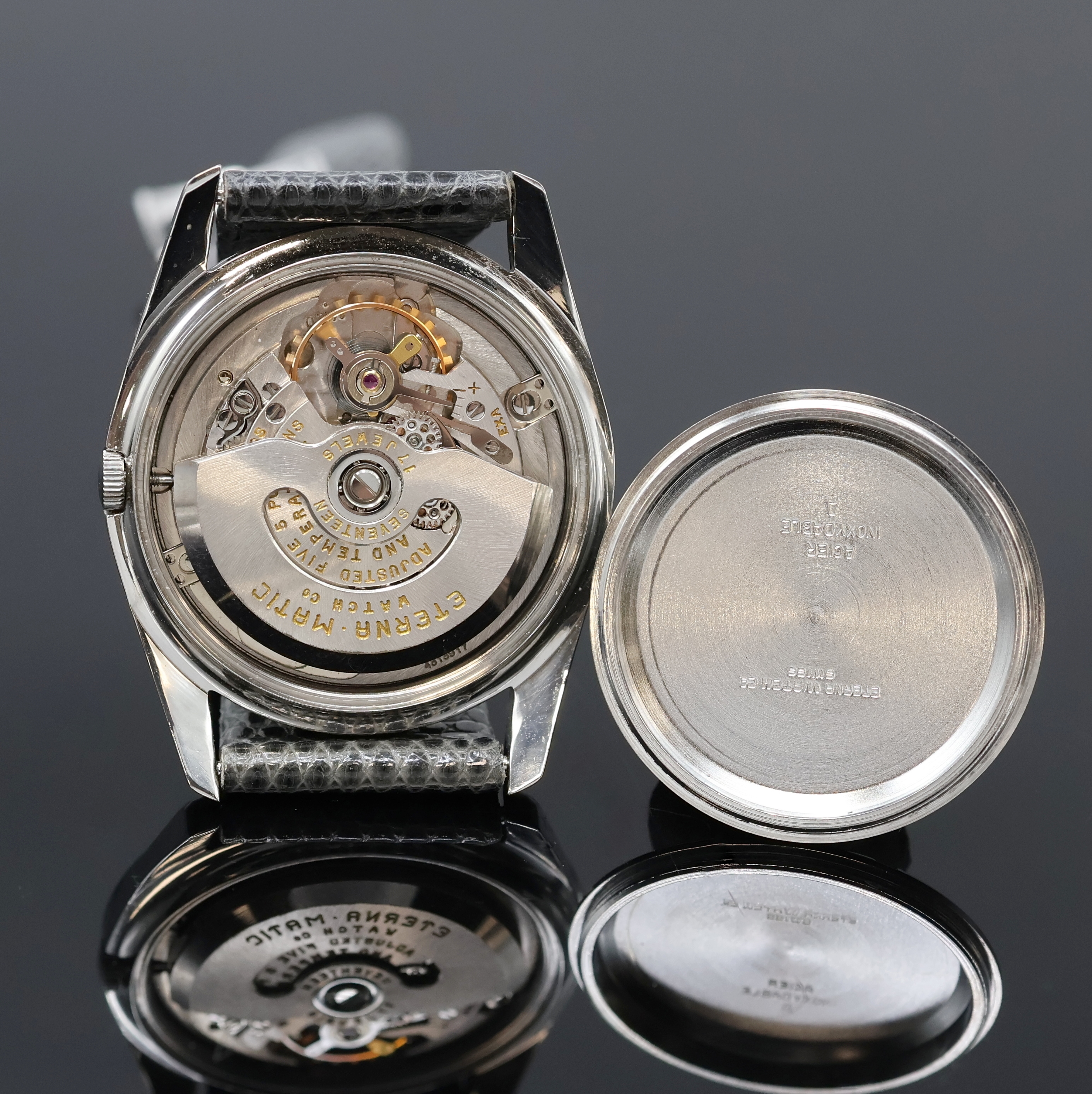 Detail d: ETERNA-MATIC Armbandchronometer in Stahl, Schweiz um 1965, Automatik, Boden verschr., neutr. Lederband m. Eterna Stiftschl., silb. Zifferbl. m. ...