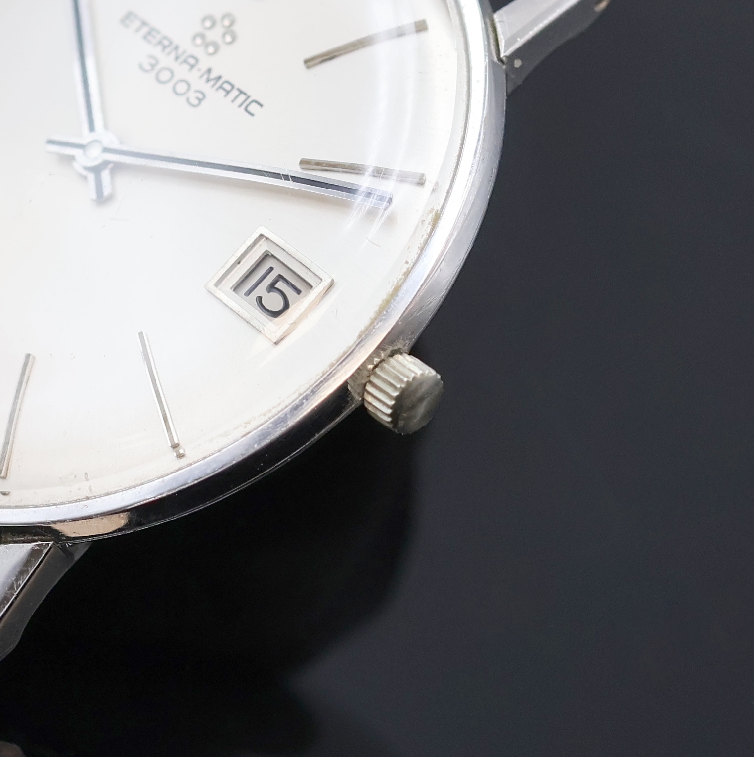 Detail b: ETERNA-MATIC 3003 Herrenarmbanduhr in WG 750/000 Referenz 844, Schweiz um 1970, Automatik, Boden aufgedr., silb. Zifferbl. m. Tritium-Leuchtind., ...