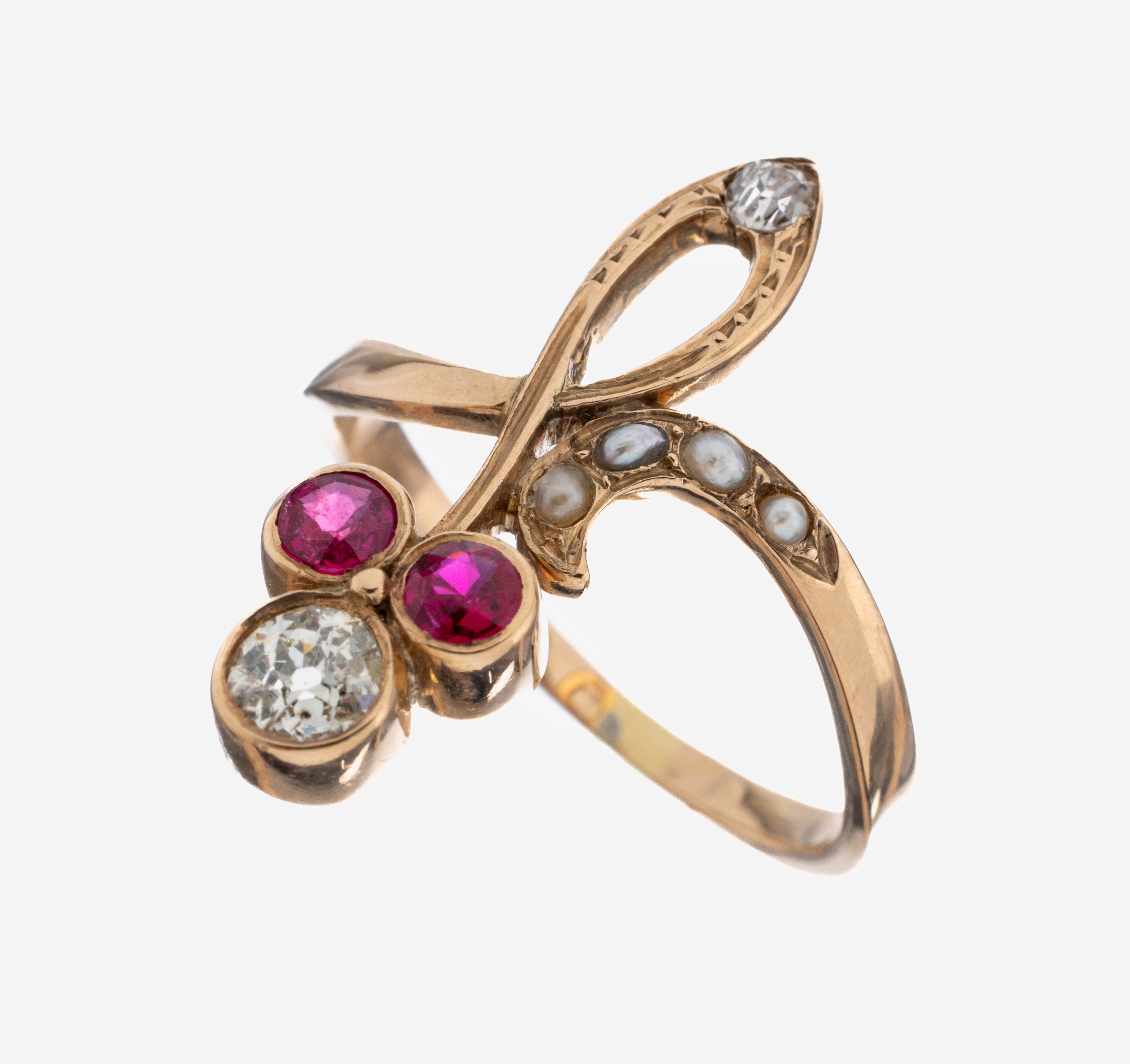 Image 27063726 - 14 kt Gold Jugendstil Diamant-Rubin-Perl-Ring,um 1900-10, GG 585/000 gepr., feiner ...