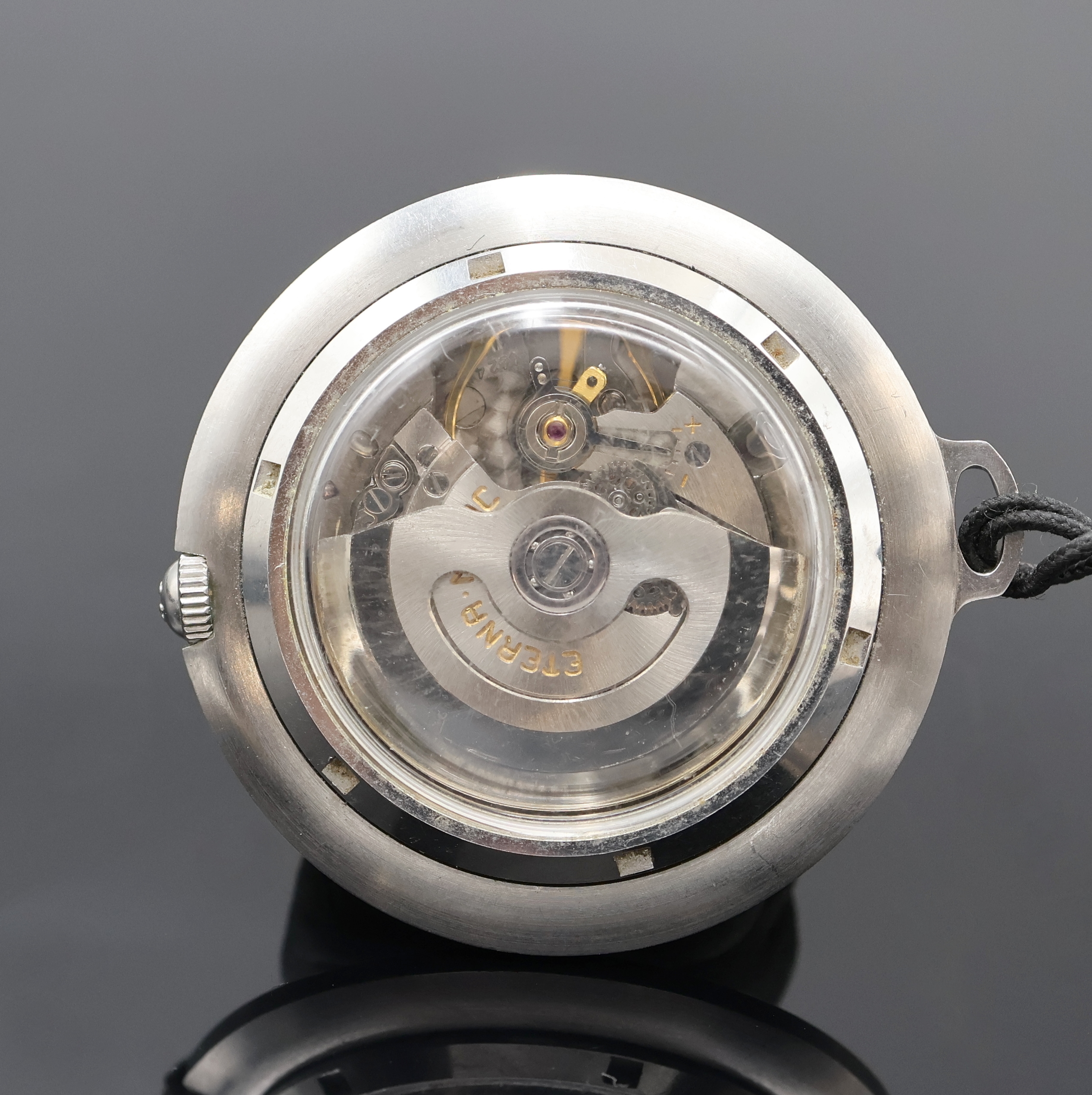 Detail c: ETERNA-MATIC Golfer Taschenuhr in Stahl, Schweiz um 1960, Automatik, beids. vergl. Geh., Boden verschr., silb. Zifferbl. m. silb. Std.-Ind. u. ...