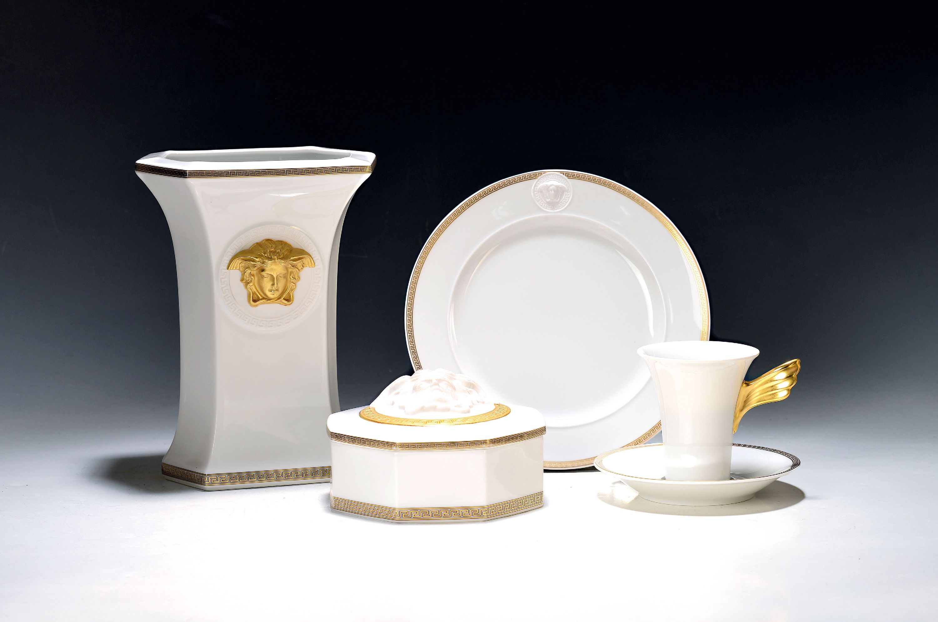 Image 27063782 - Umfangreiches Kaffeeservice mit Zubehör, Rosenthal, Gorgona, Entwurf Versace, komplett ...