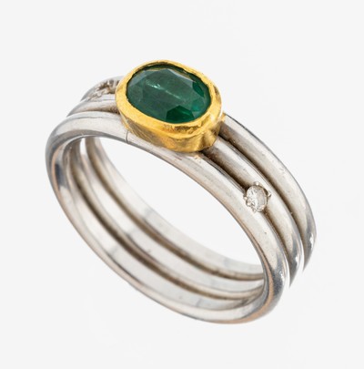 Image Platin und Gold Smaragd-Brillant-Ring, Pt 950 und GG 900/000 gepr., ovalfacett. in GG ...
