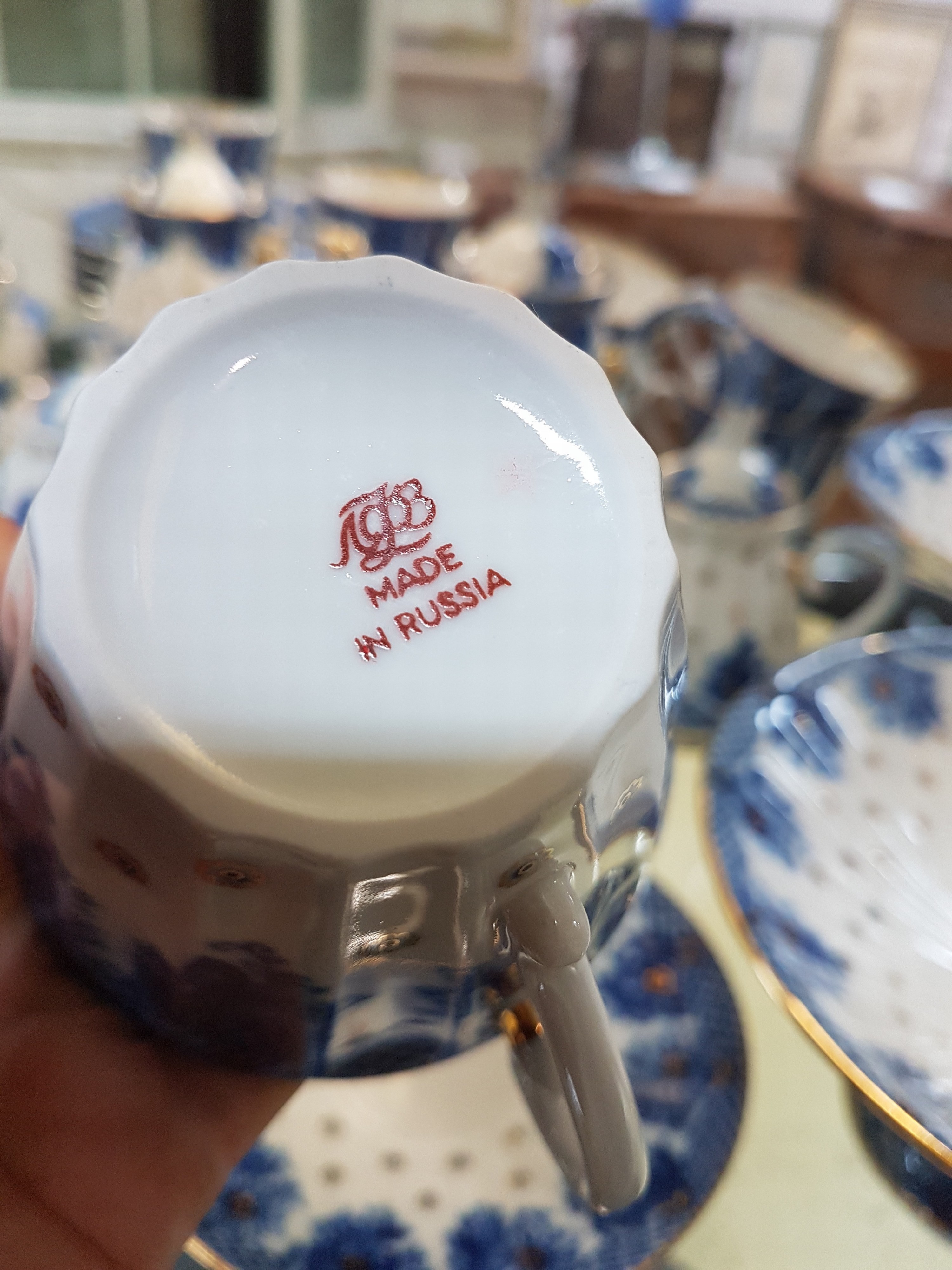 Detail g: Kaffeeservice, Lomonossov, für, 12 Personen, St. Petersburg, 12 Kaffeetassen mit Untertassen, 12 Kuchenteller, 2 Kannen, 2 Zuckerdosen, 2 ...