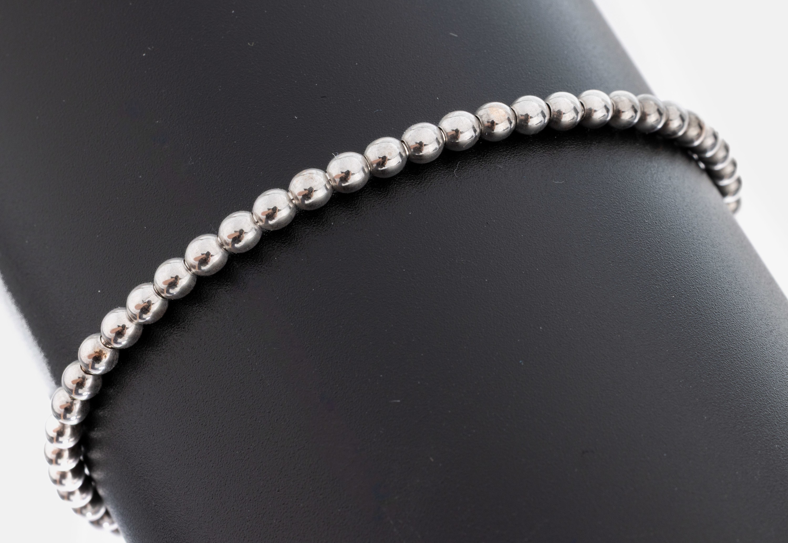 Image 27063889 - 14 kt Gold Armband, WG 585/000, sogn. Flexarmband, Kugeln, D. ca. 3 mm, D. ca. 5.4 cm, ...