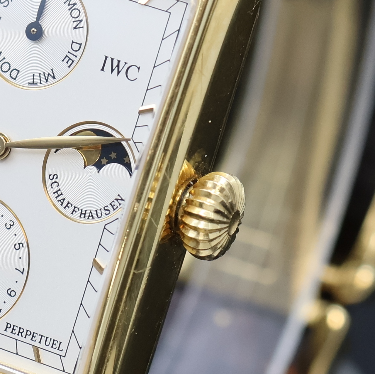 Detail b: IWC feine astronomische Herrenarmbanduhr mit ewigem Kalender Modell Novecento in GG 750/000 Referenz 3546, Schweiz um 1995, Automatik, orig. ...