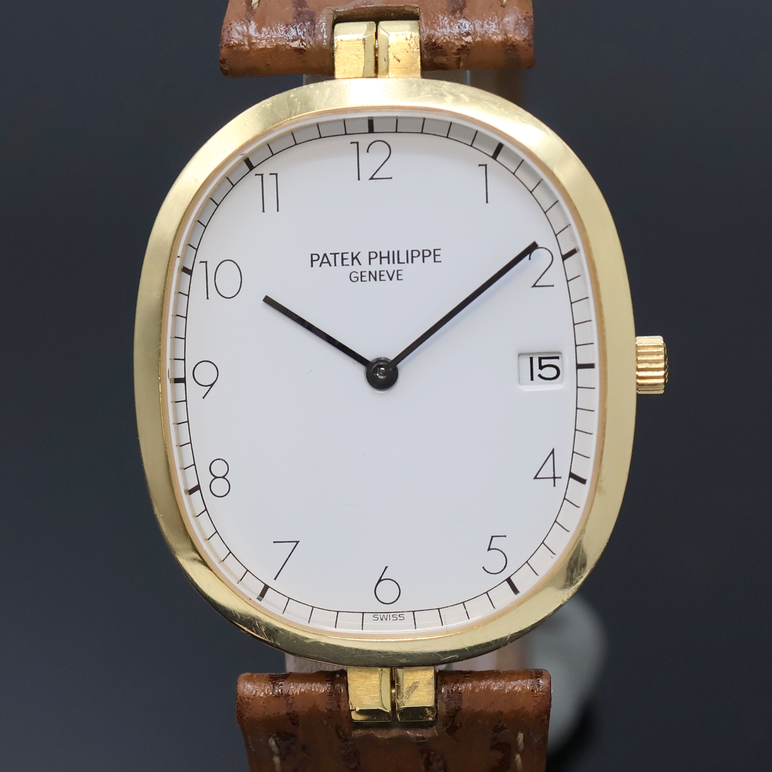 Detail a: PATEK PHILIPPE Ellipse Armbanduhr in GG 750/000 Referenz 3930, Schweiz um 1990, quarz, 2-tlg. Geh., Boden aufgedr., orig. Lederband m. orig. GG ...