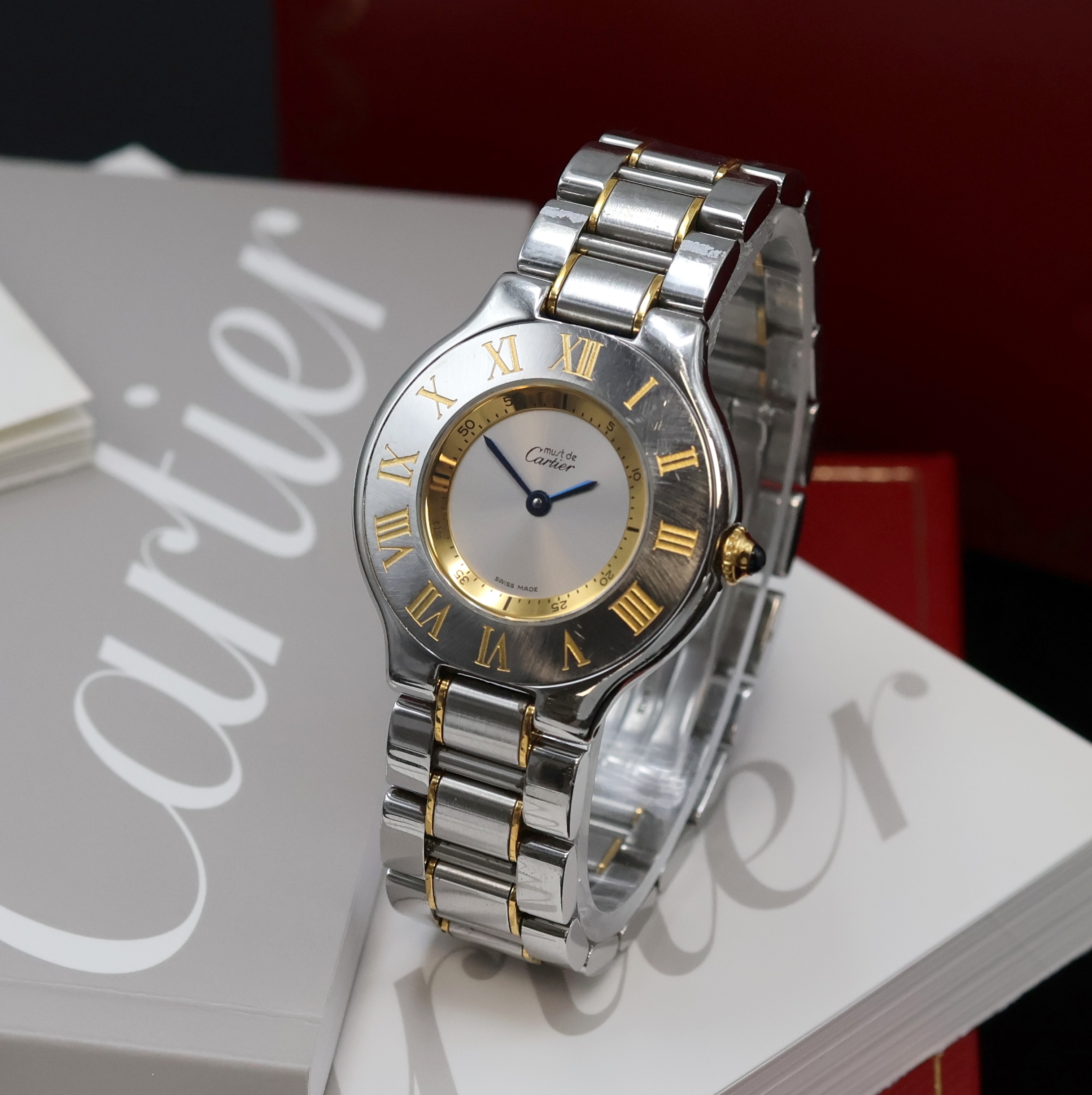 Detail a: CARTIER Damenarmbanduhr Linie 21 Referenz 1330, quarz, Edelstahl/Gold kombiniert inkl. orig. Gliederband m. dopp. Faltschl., Boden 6 -fach verschr., ...