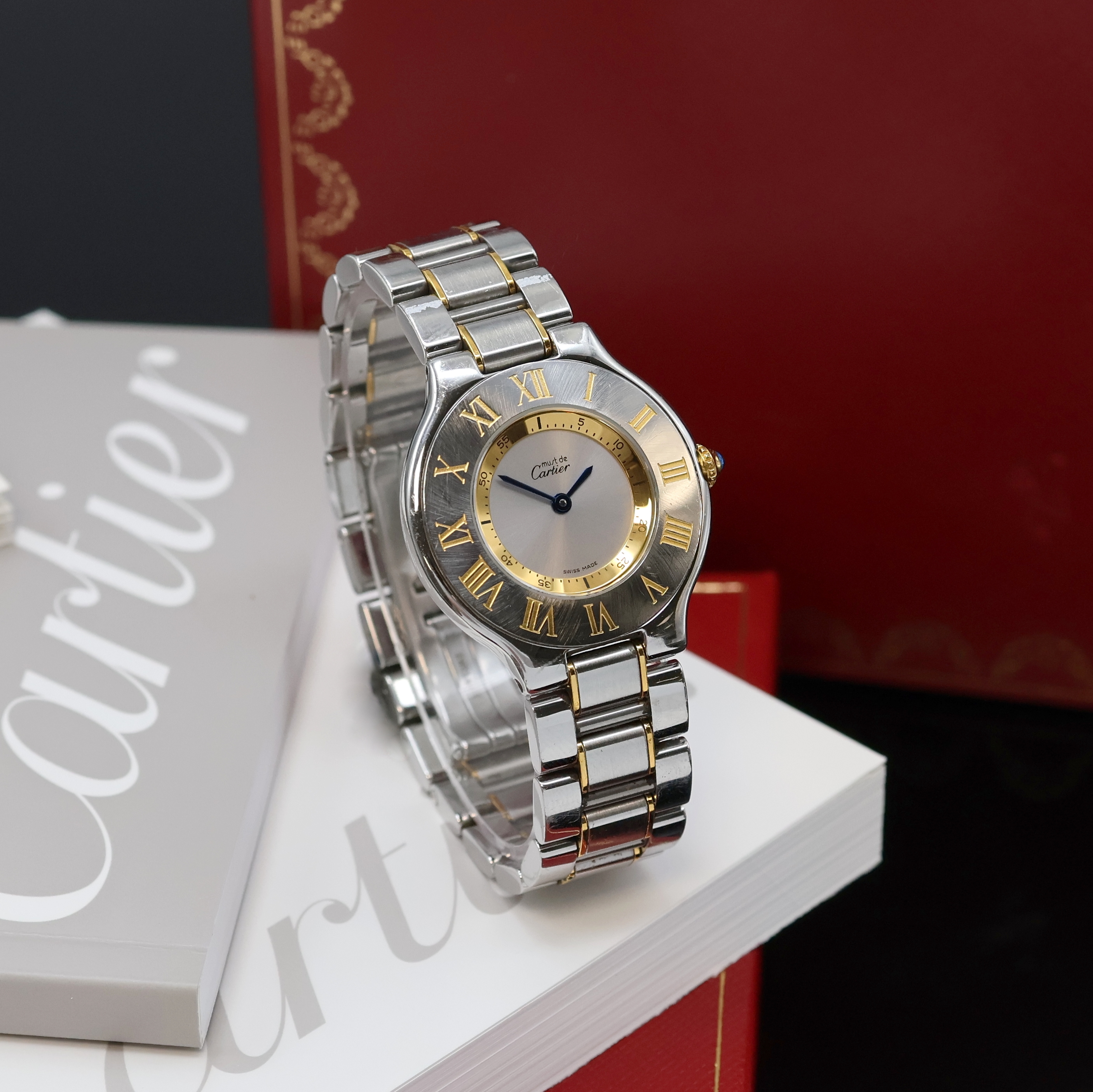 Detail b: CARTIER Damenarmbanduhr Linie 21 Referenz 1330, quarz, Edelstahl/Gold kombiniert inkl. orig. Gliederband m. dopp. Faltschl., Boden 6 -fach verschr., ...