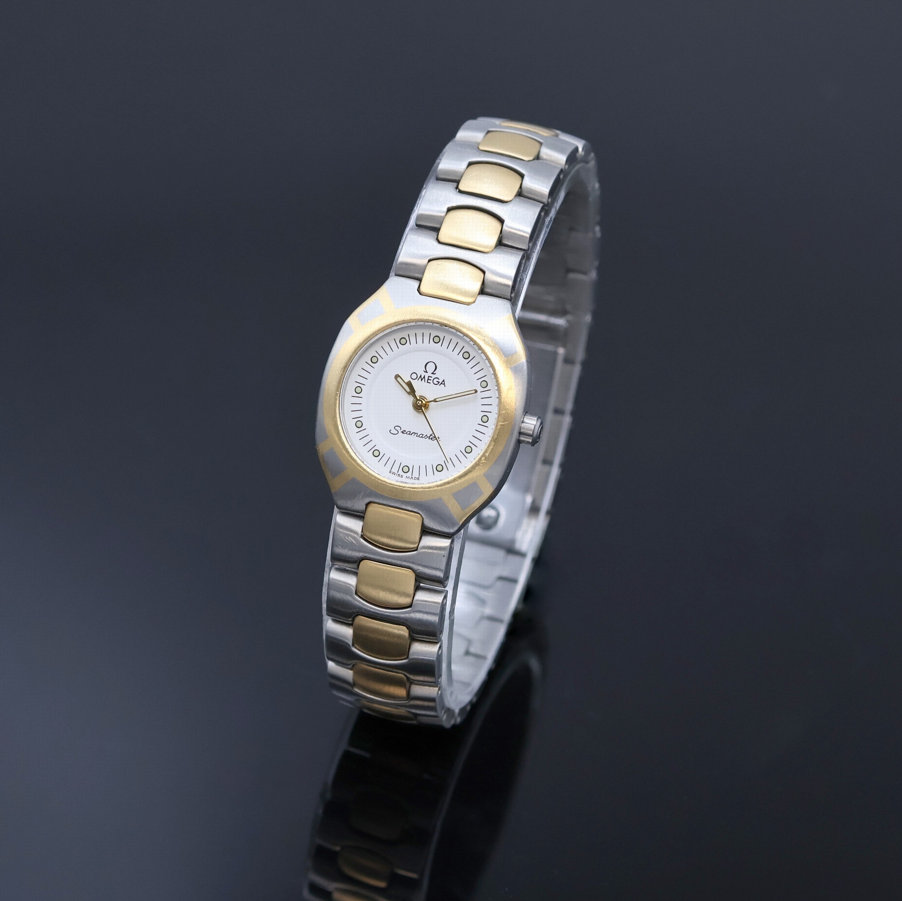 OMEGA Seamaster Polaris Damenarmbanduhr in Stahl Referenz 796.1022, Schweiz um 1985, quarz, goldintarsiertes Geh. inkl. z. T. verg. Gliederband m. ...