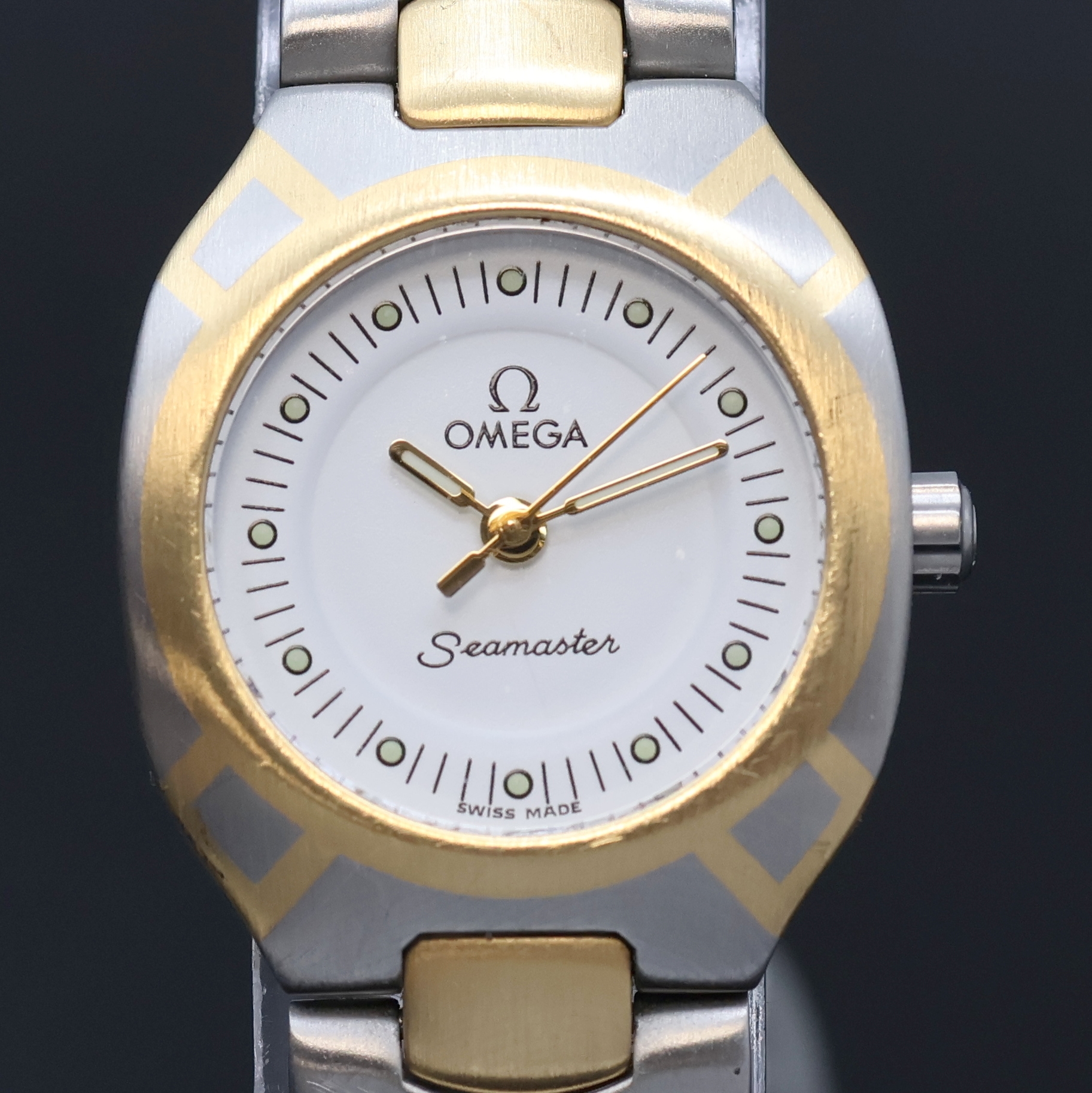 Detail a: OMEGA Seamaster Polaris Damenarmbanduhr in Stahl Referenz 796.1022, Schweiz um 1985, quarz, goldintarsiertes Geh. inkl. z. T. verg. Gliederband m. ...