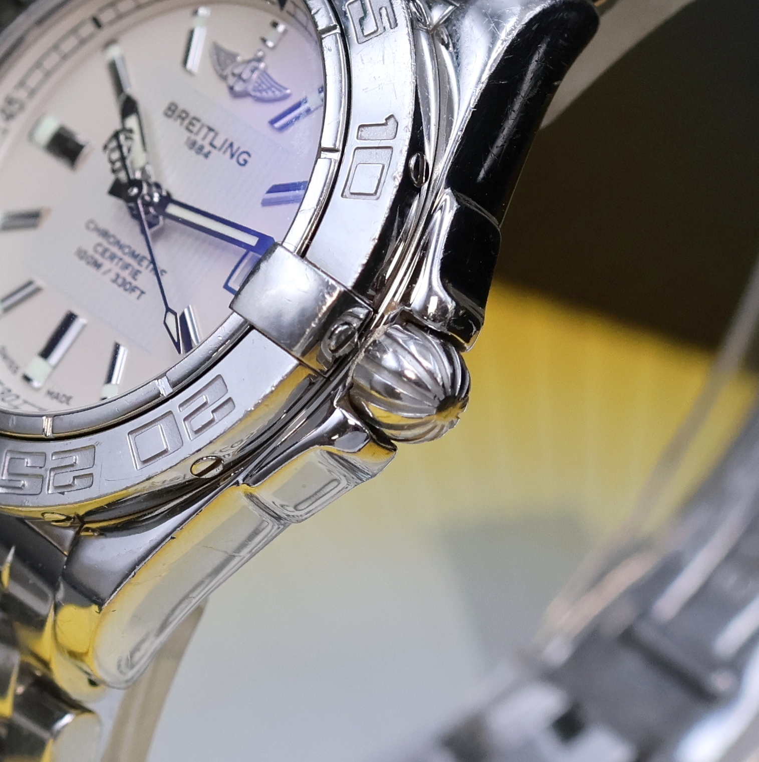 Detail c: BREITLING Damenarmbanduhr Galactic 32 Referenz A71356, quarz, Chronometer in Edelstahl inkl. Pilotband m. Faltschl., Boden verschr., elfenbeinfarb. ...