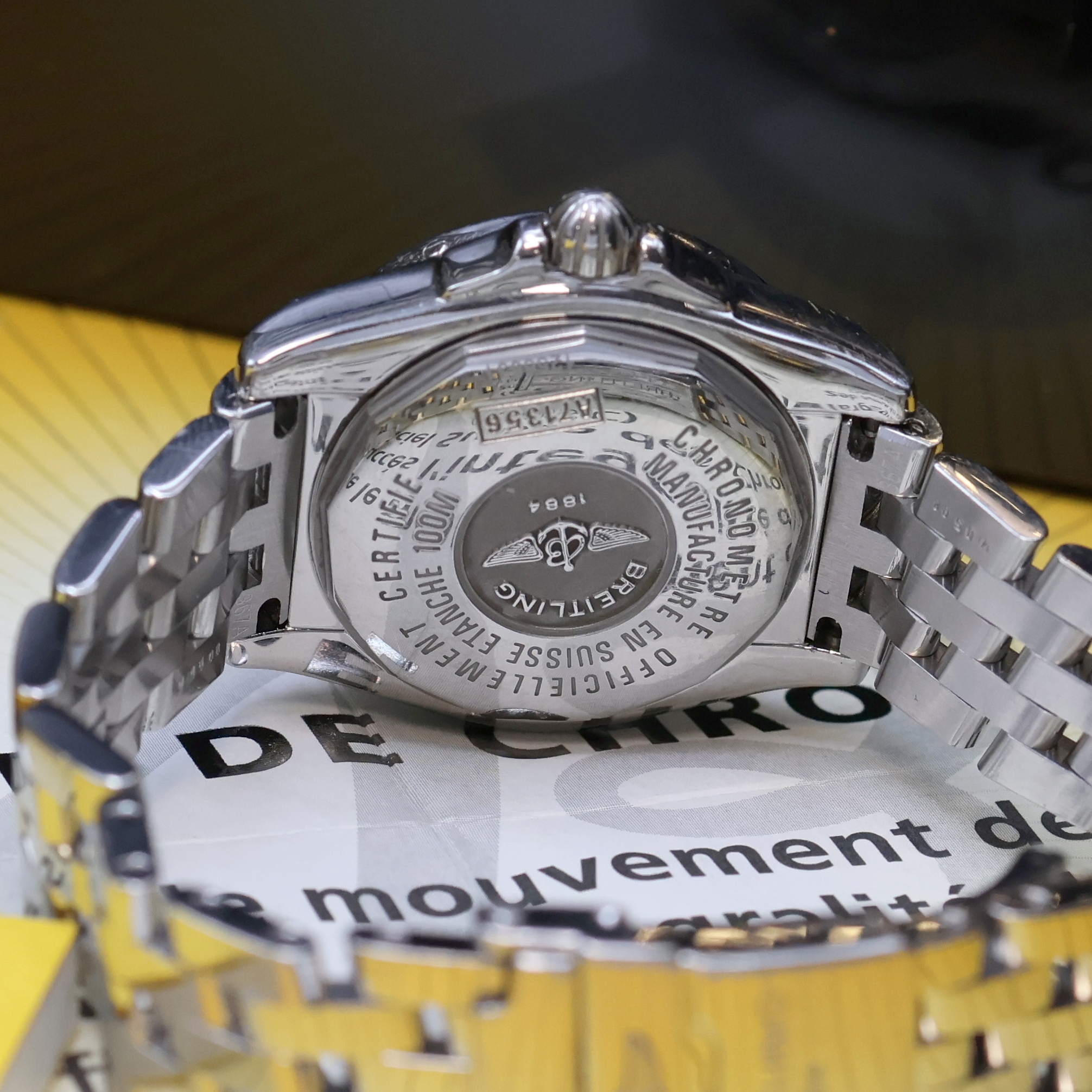 Detail e: BREITLING Damenarmbanduhr Galactic 32 Referenz A71356, quarz, Chronometer in Edelstahl inkl. Pilotband m. Faltschl., Boden verschr., elfenbeinfarb. ...