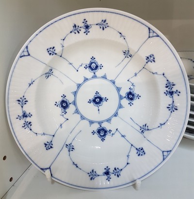 27064084a - 8 Suppenteller, Royal Copenhagen, nach 1923, Musselmalet, Porzellan, teils, 2. Wahl. D. ...