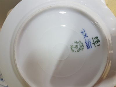 27064099h - 8 Serviceteile, Royal Copenhagen, Musselmalet, Porzellan, 3 Kuchenteller D.ca. 16,5 cm, ...