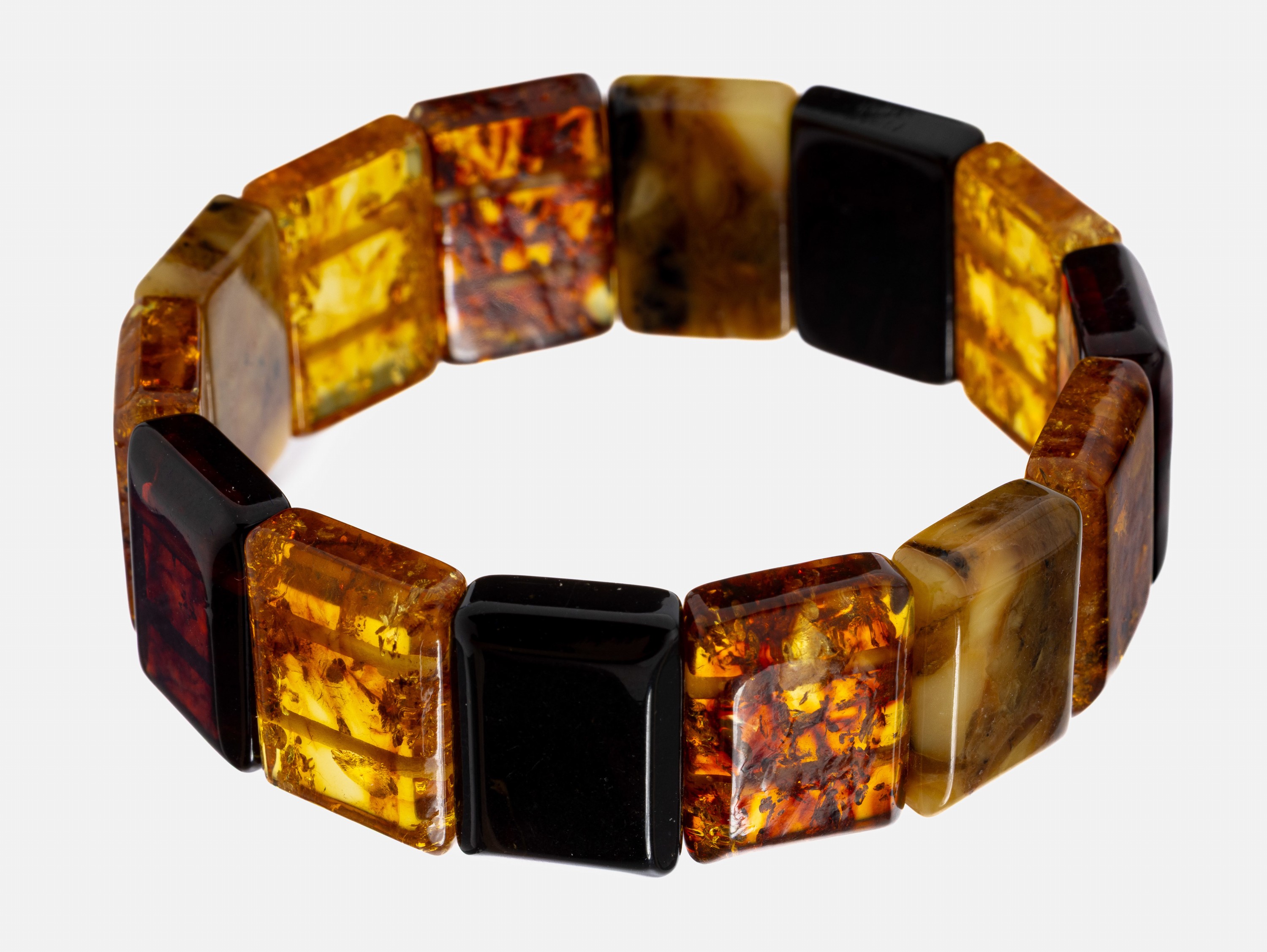 Bernstein-Armband, 14 Bernstein-Glieder auf2-rhg. Gummiband, versch. Farben, D. ca. 5.5 cm, ca. 21.3 g