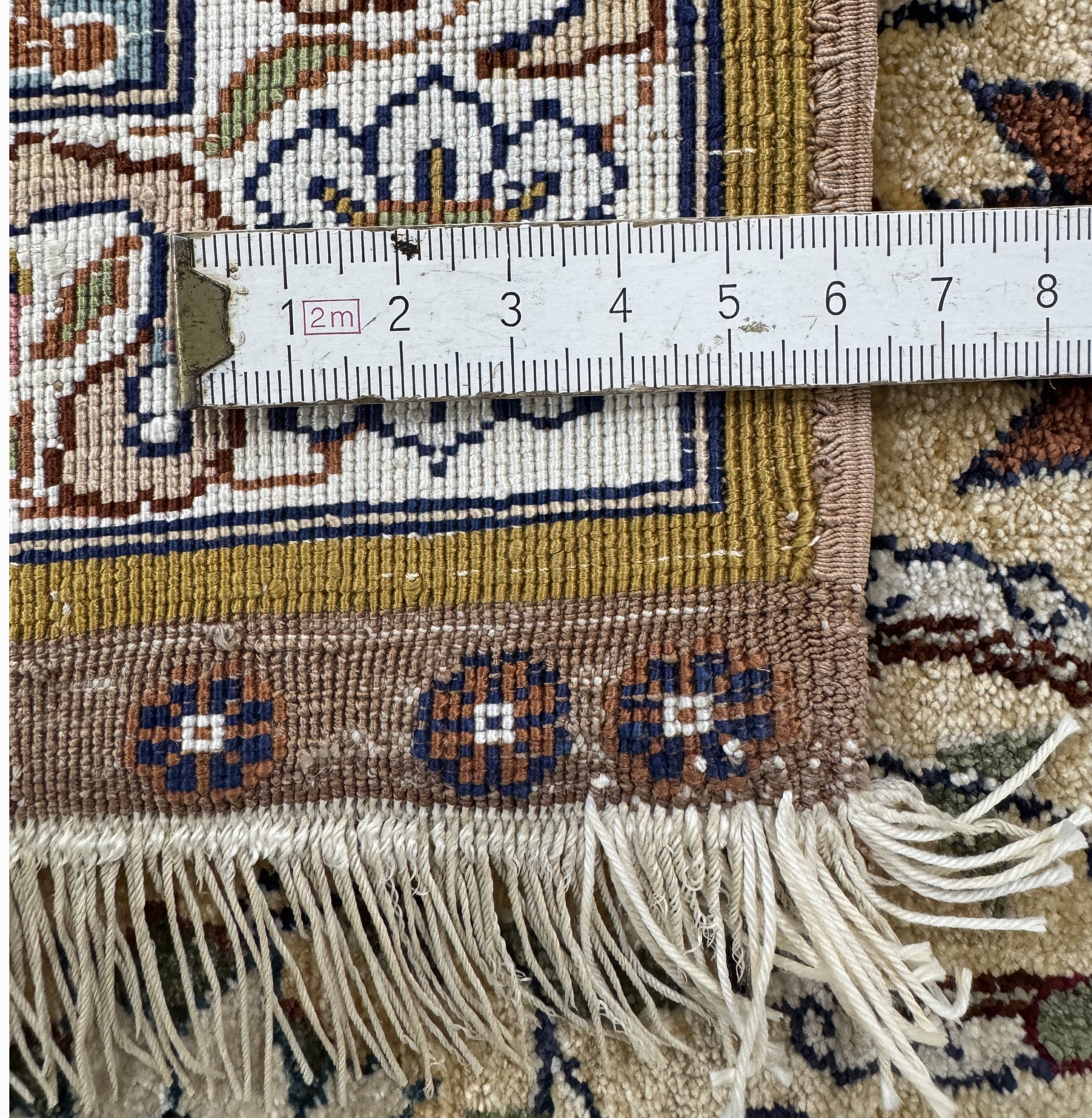 Detail f: Hereke Seide fein, sign., Türkei, Mitte 20.Jhd, reine Naturseide, ca. 139 x 95 cm, EHZ: 2, Flecken