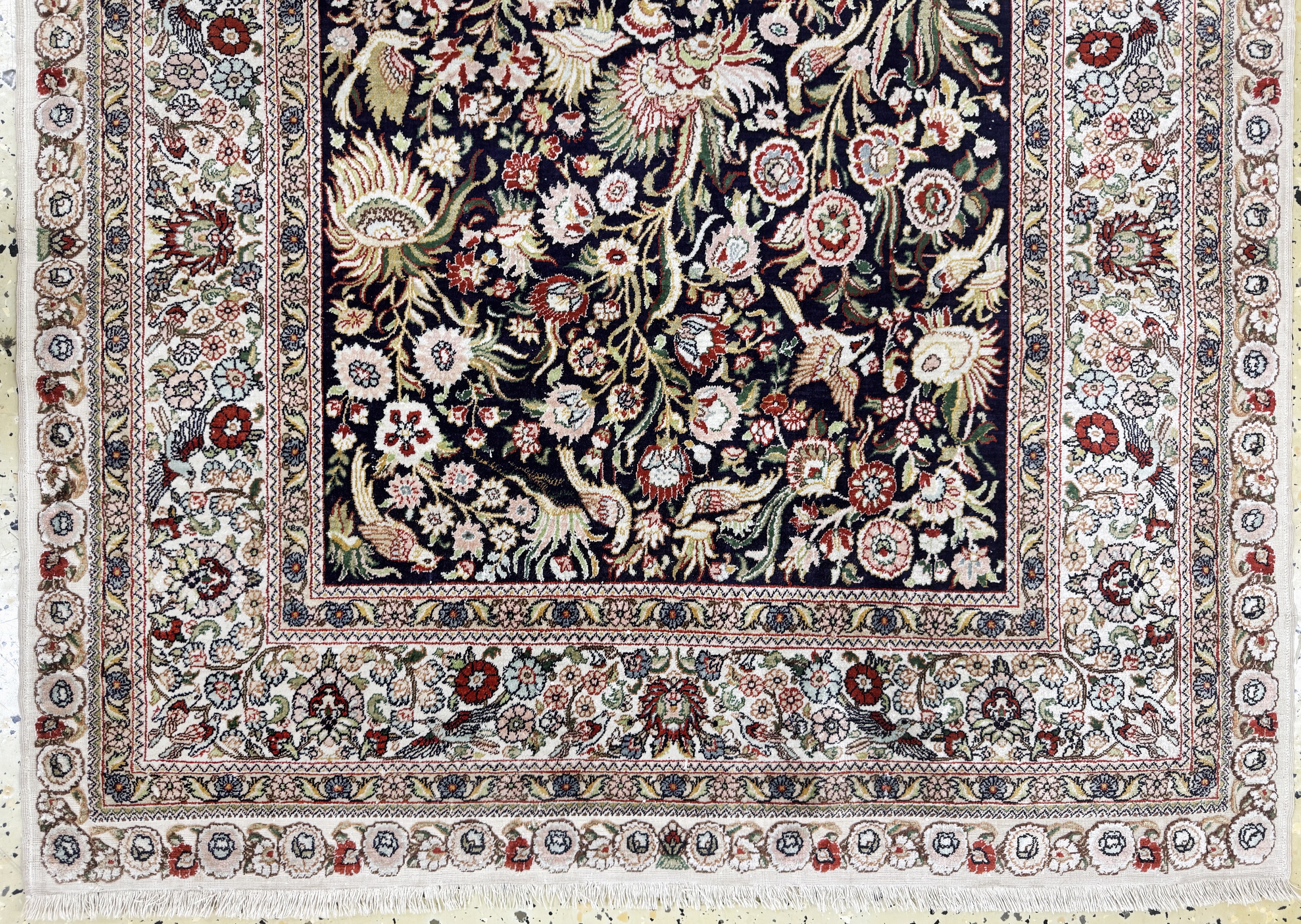 Detail b: Hereke Seide fein, China, Ende 20.Jhd., reine Naturseide, ca. 152 x 92 cm, EHZ: 2