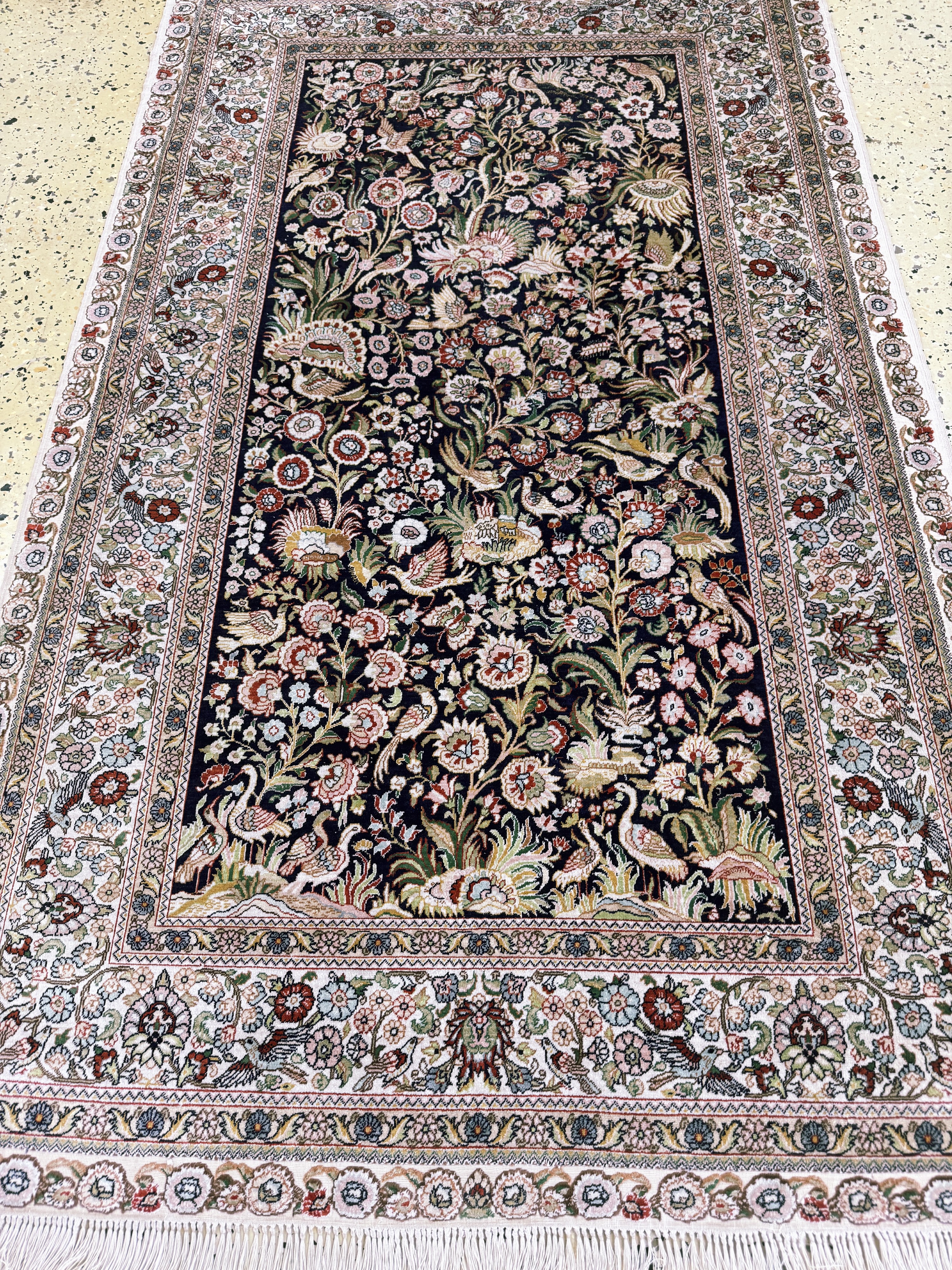 Detail d: Hereke Seide fein, China, Ende 20.Jhd., reine Naturseide, ca. 152 x 92 cm, EHZ: 2
