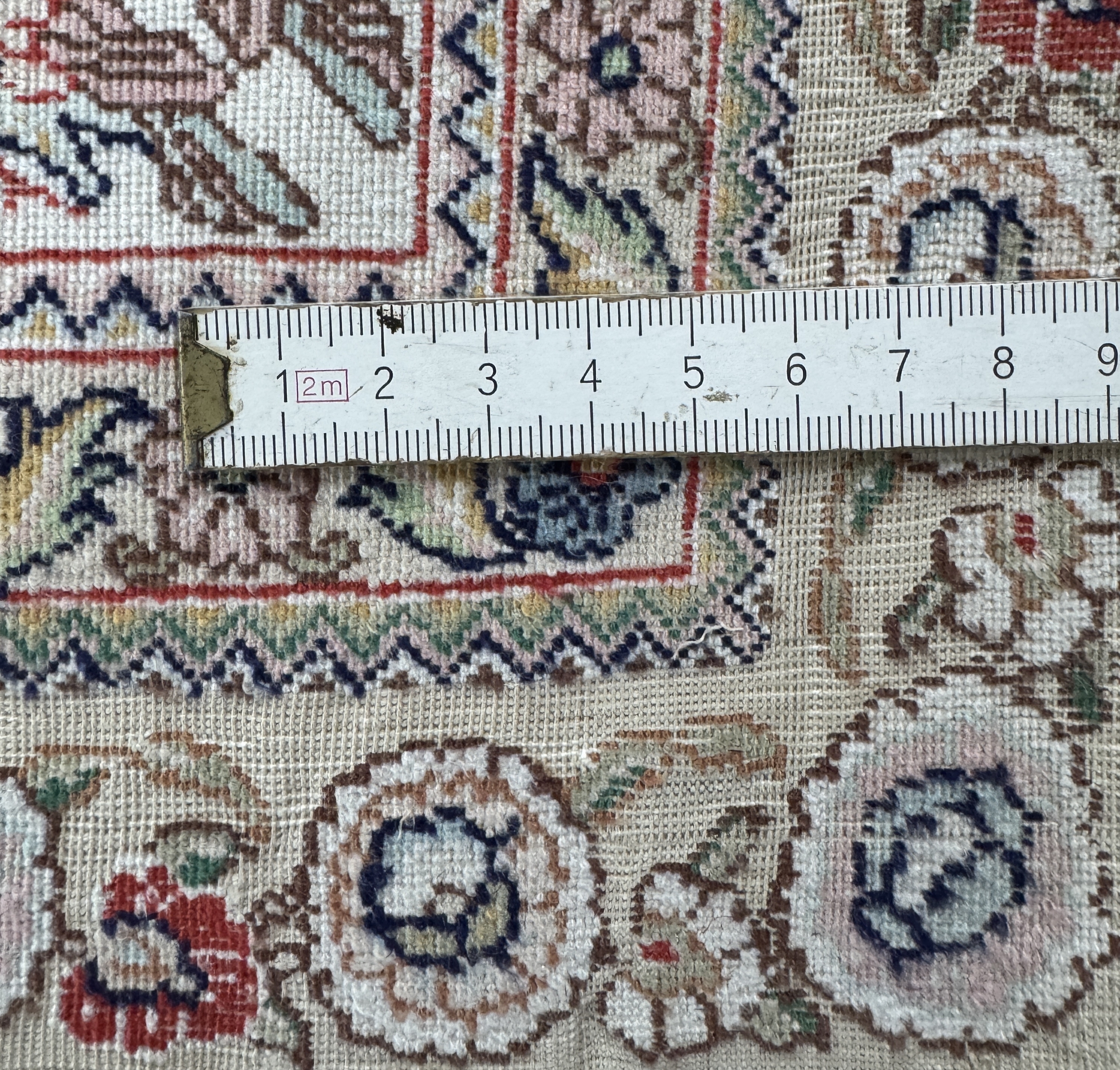 Detail e: Hereke Seide fein, China, Ende 20.Jhd., reine Naturseide, ca. 152 x 92 cm, EHZ: 2