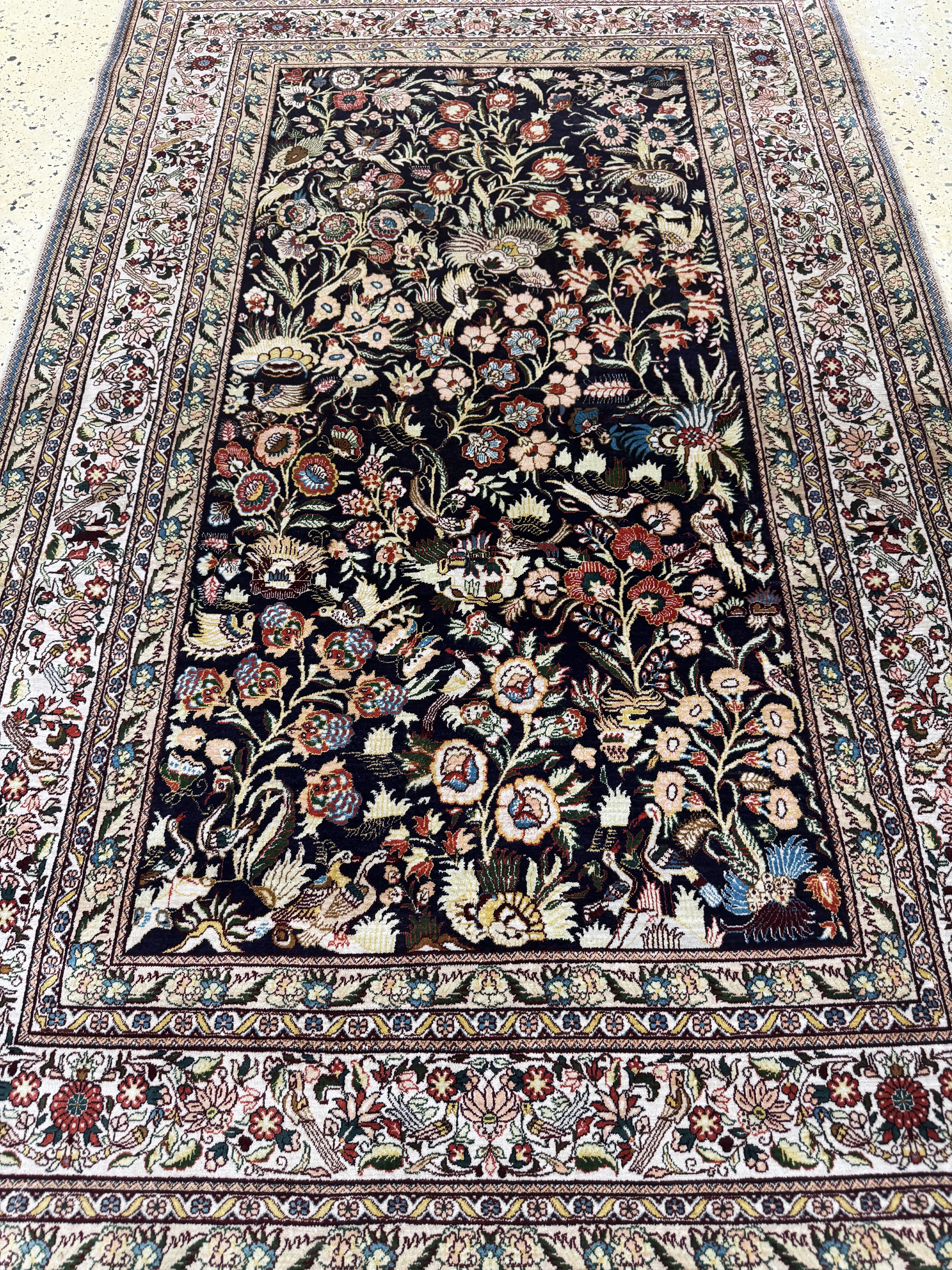Detail d: Hereke Seide fein, China, Ende 20.Jhd., reine Naturseide, ca. 163 x 106 cm, EHZ: 2