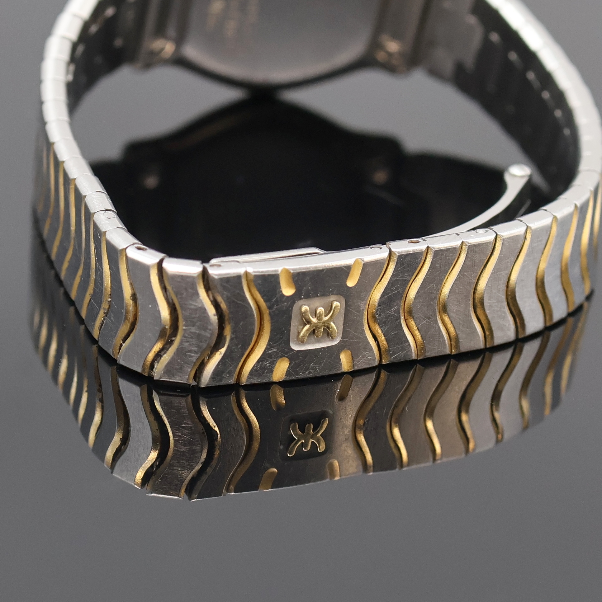 Detail c: EBEL Sport Classique Damenarmbanduhr Referenz 1057902, Schweiz um 1995, quarz, Edelstahl und Gold komb., Aufw. m. Brillanten bes. Lünette gegen Geh. ...