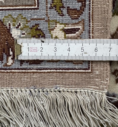 27064210e - Esfahan fein, Persien, Ende 20.Jhd., Korkwolle mit und auf Seide, ca. 169 x 113 cm,EHZ: ...