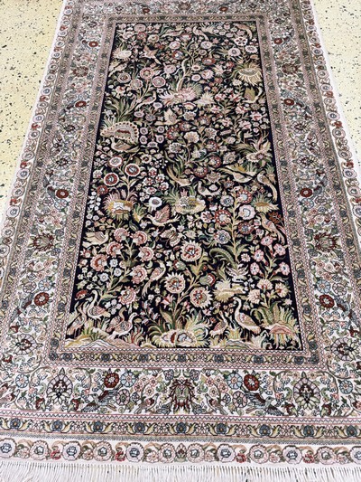 27064212d - Hereke Seide fein, China, Ende 20.Jhd., reine Naturseide, ca. 152 x 92 cm, EHZ: 2 ...