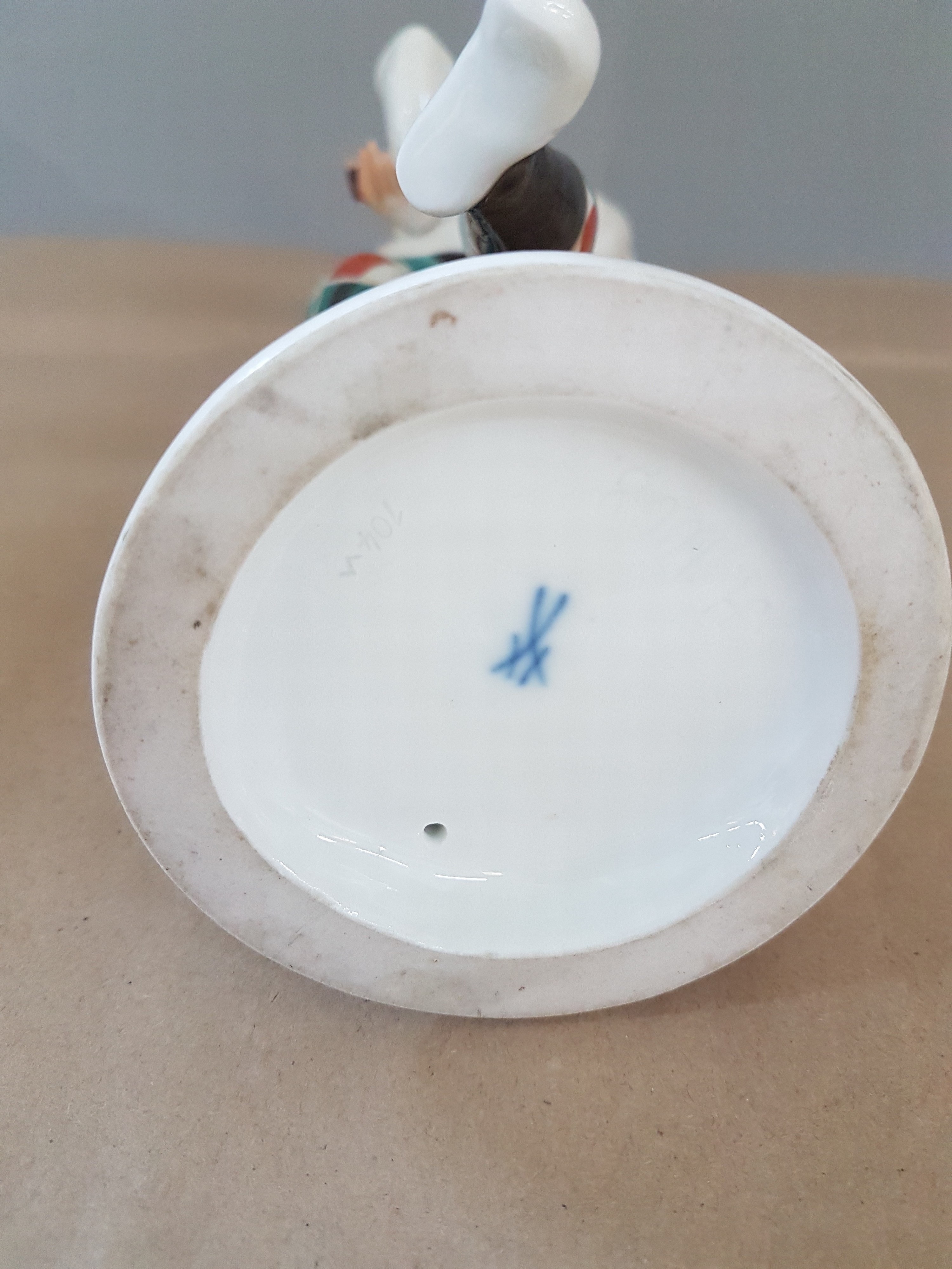 Detail f: Porzellanfigur, Bajazzo, Meissen, 20. Jh., Entwurf Paul Scheurich 1919, Ausformung Mitte 20. Jh., aus der Serie russisches Ballett, es wird der ...