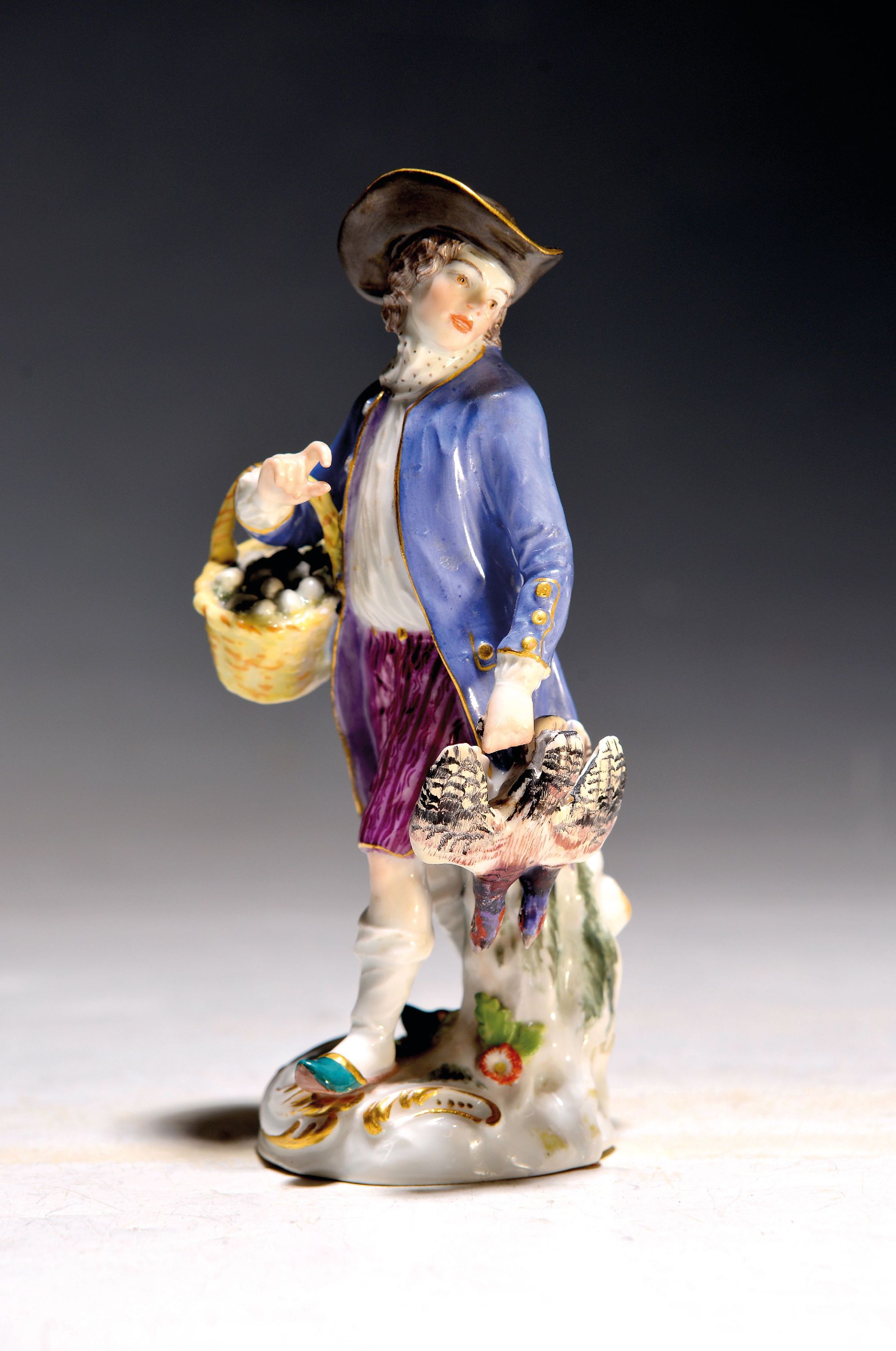 Image 27064398 - Porzellanfigur, Meissen, um 1900, Entwurf Johann Joachim Kaendler, Geflügelhändler, er ...