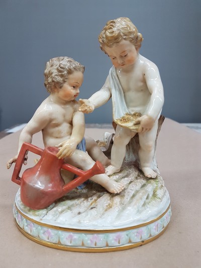 27064329a - Figurengruppe, Meissen, um 1880-90, Entwurf Michael Victor Acier, Allegorie auf den ...