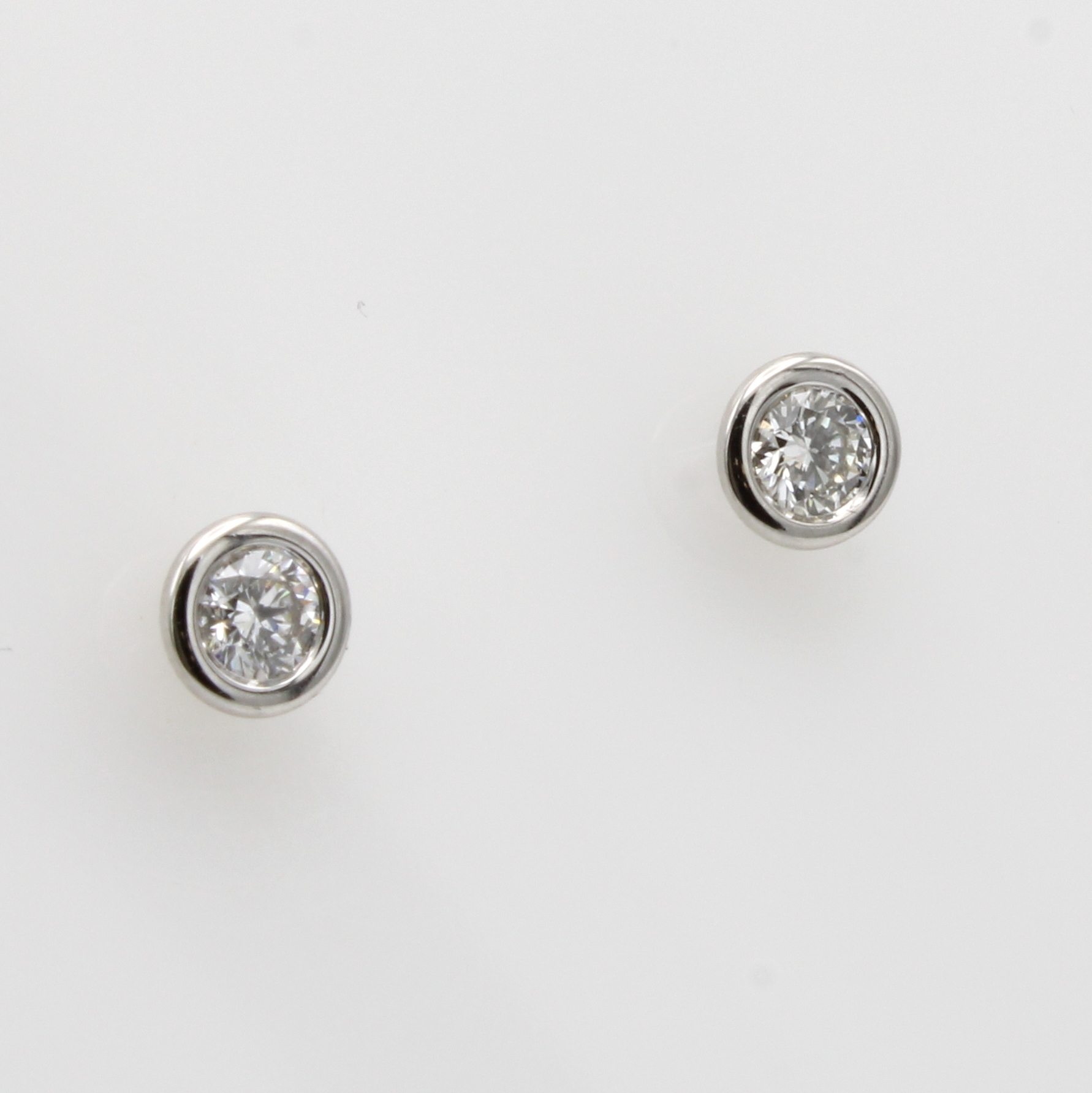 Image 27064441 - Paar Ohrstecker mit Brillantsolitären, WG 750/000, 2 Brill. in Zargenfassungen zus. ca. ...