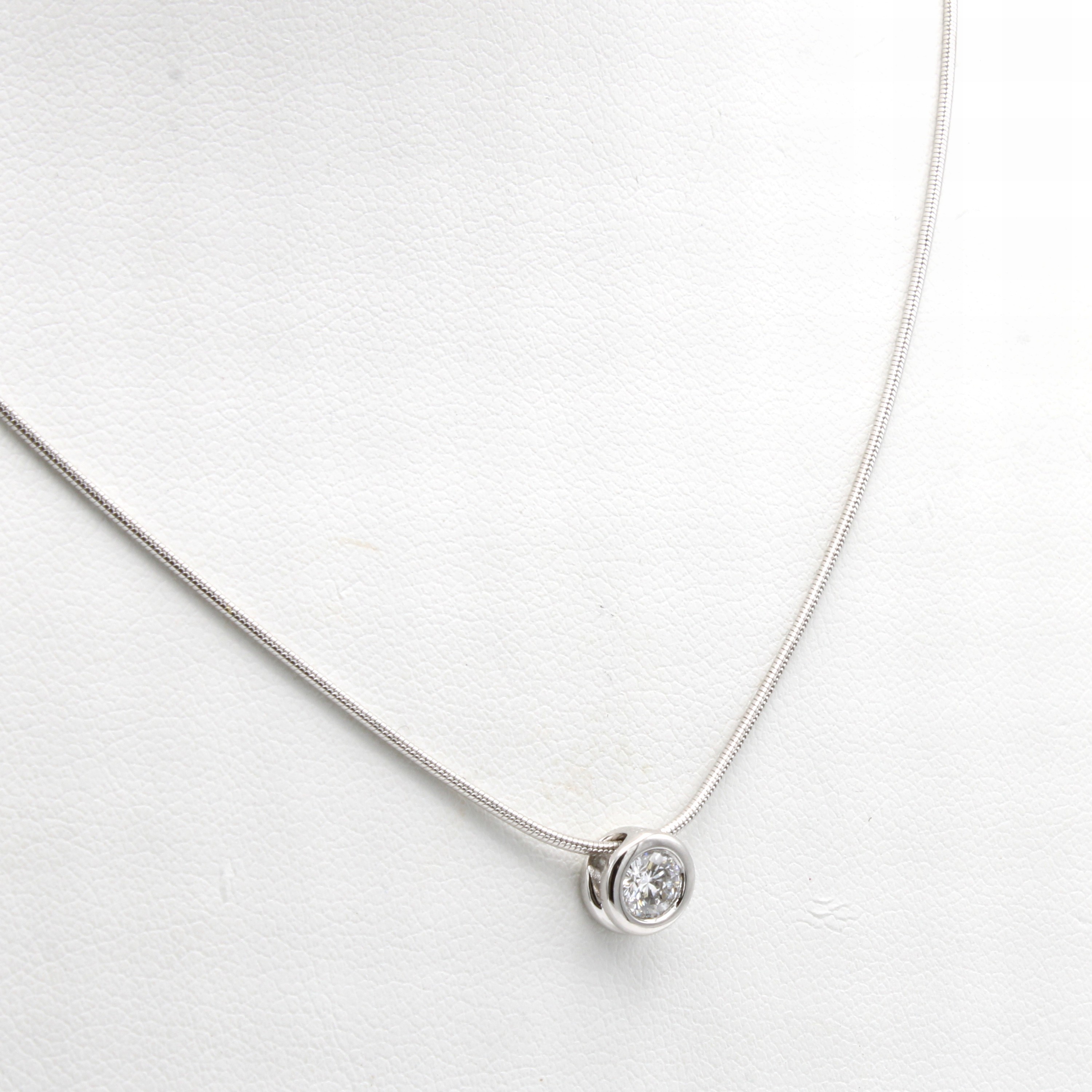 Image 27064477 - Collier mit Brillantsolitär, WG 750/000 an Schlangenkette, Brill. in Zargenfassung ca. ...