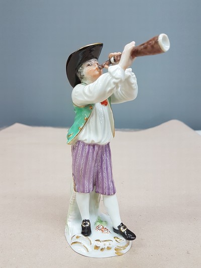 27064511a - Porzellanfigur, Meissen, 20. Jh., Entwurf Johann Joachim Kaendler, aus der Serie Cris de ...