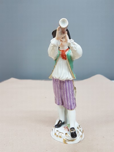 27064511d - Porzellanfigur, Meissen, 20. Jh., Entwurf Johann Joachim Kaendler, aus der Serie Cris de ...