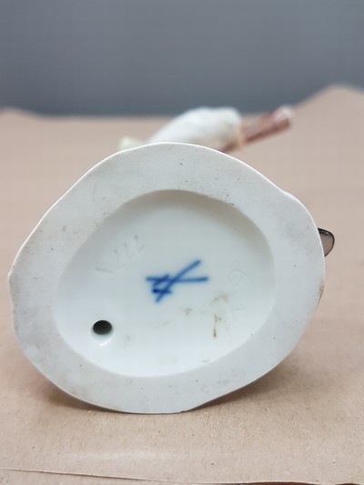 27064511f - Porzellanfigur, Meissen, 20. Jh., Entwurf Johann Joachim Kaendler, aus der Serie Cris de ...