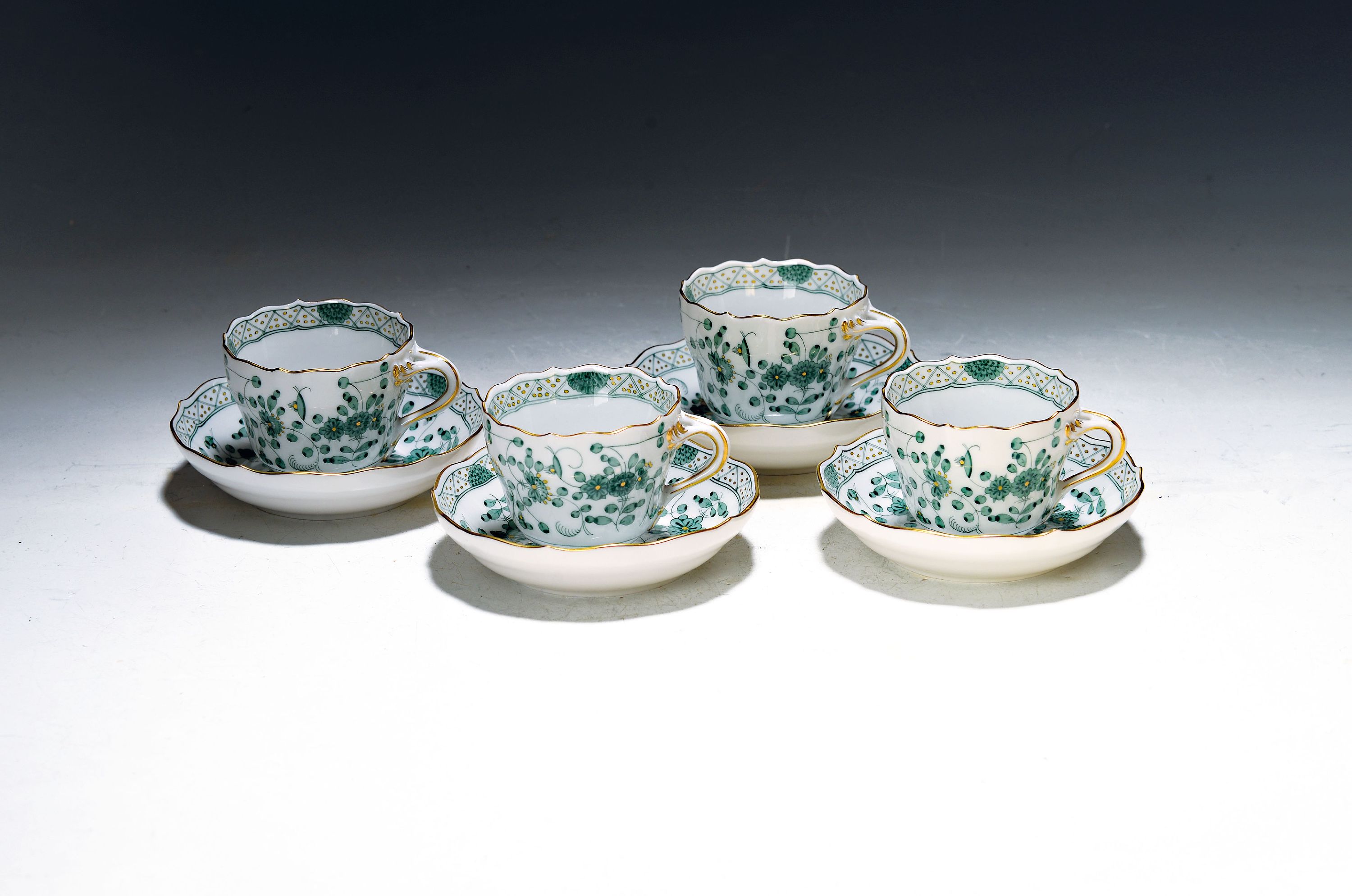 Image 27064889 - 6 Mokkatassen mit UT indisch grün, Meissen, nach 1945, 1.Wahl, Porzellan, Goldstaffage, ...