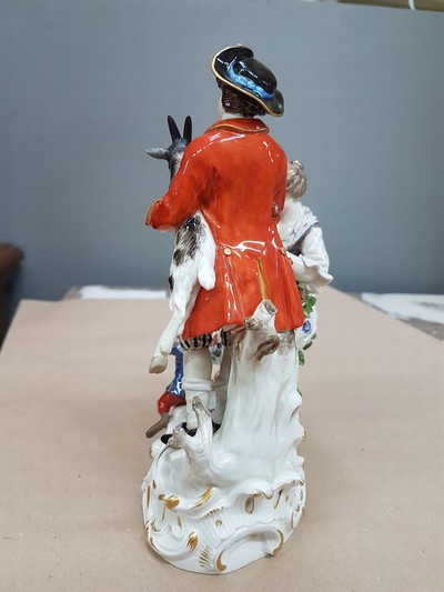 27064864d - Porzellangruppe, Meissen, um 1850-1924, Allegorie auf das Gehör, Entwurf Carl Christoph ...
