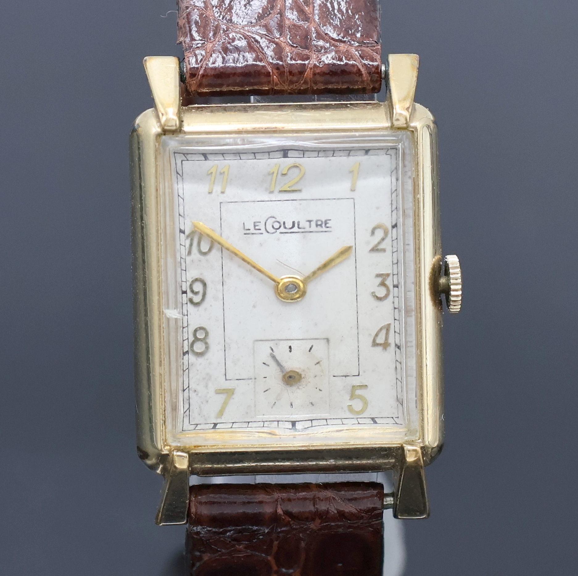 Detail a: LeCoultre und Gruen 2 Armbanduhren, Schweiz/USA um 1940/50, LeCoultre 2-teil. Goldfilled Geh., Boden mit Widmungsgravur aufgedr., silb. Zifferbl. ...
