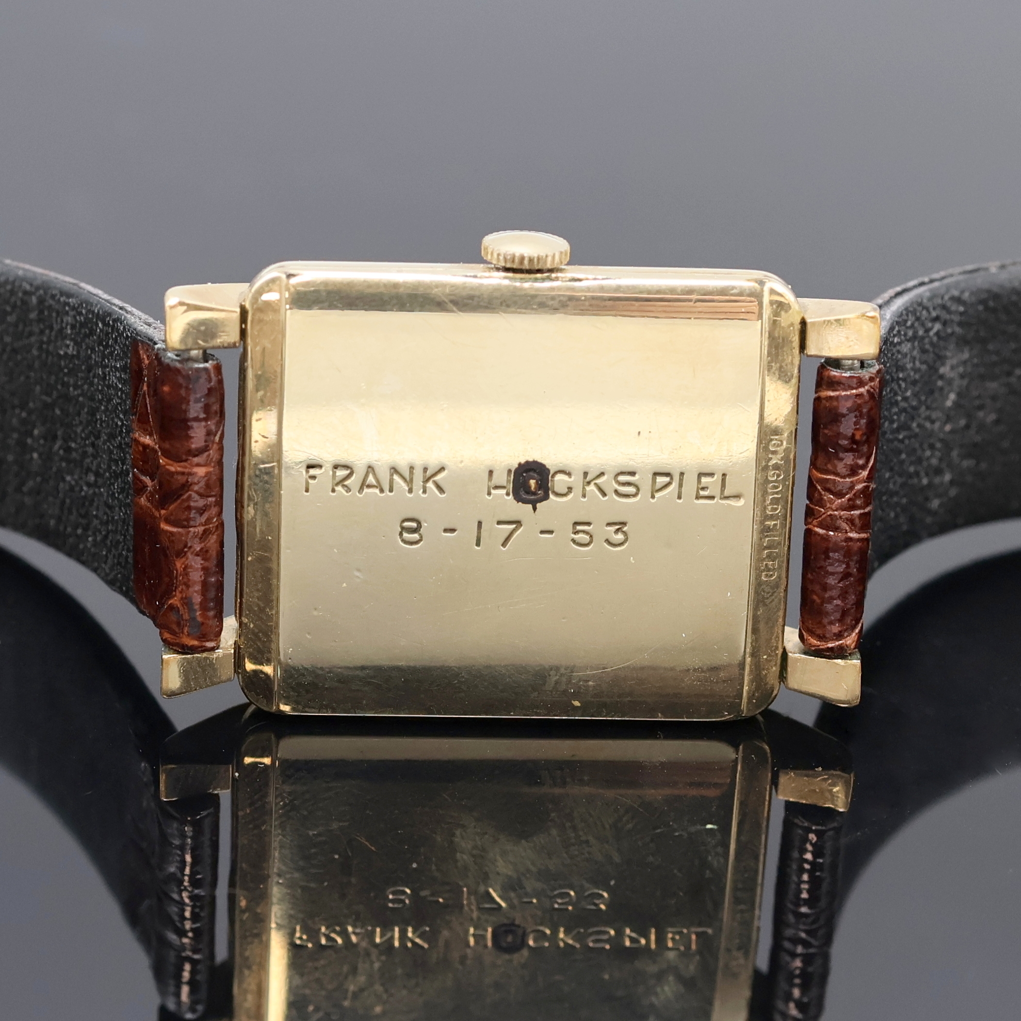 Detail e: LeCoultre und Gruen 2 Armbanduhren, Schweiz/USA um 1940/50, LeCoultre 2-teil. Goldfilled Geh., Boden mit Widmungsgravur aufgedr., silb. Zifferbl. ...