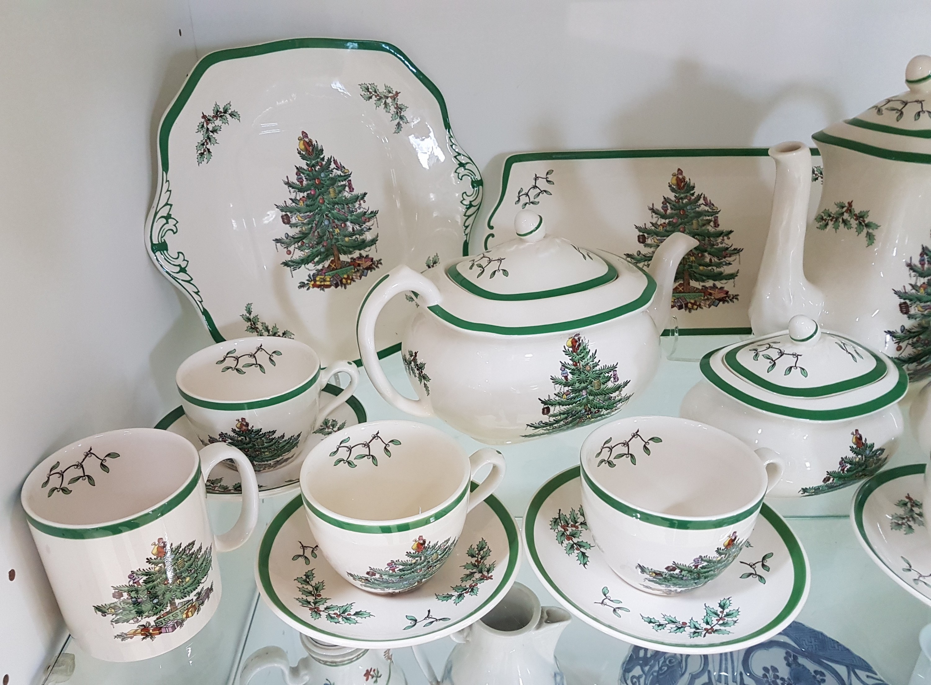 Detail c: Kaffee- und Teeservice "Christmas Tree", Spode England, 6 Teetassen mit UT, 2 Kaffeetassen, Teekanne, Kaffeekanne, 6 Kuchenteller, ...
