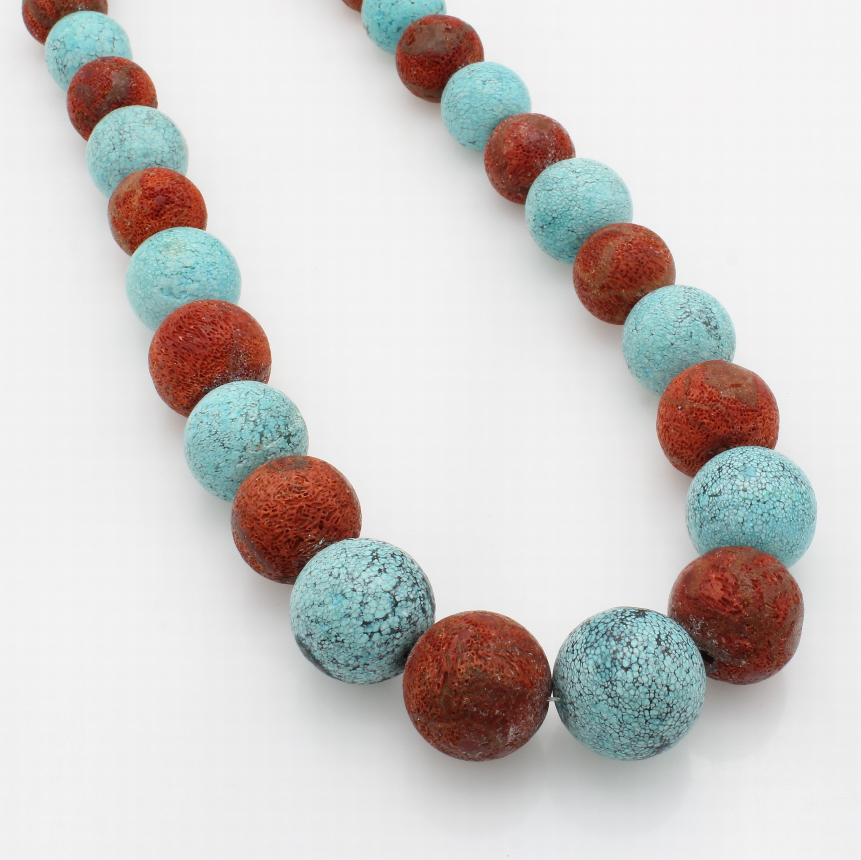 Image 27064941 - Collier mit Schaumkorallen und Türkisen, verg. Karabinerschl., Türkis- und Schaum- ...