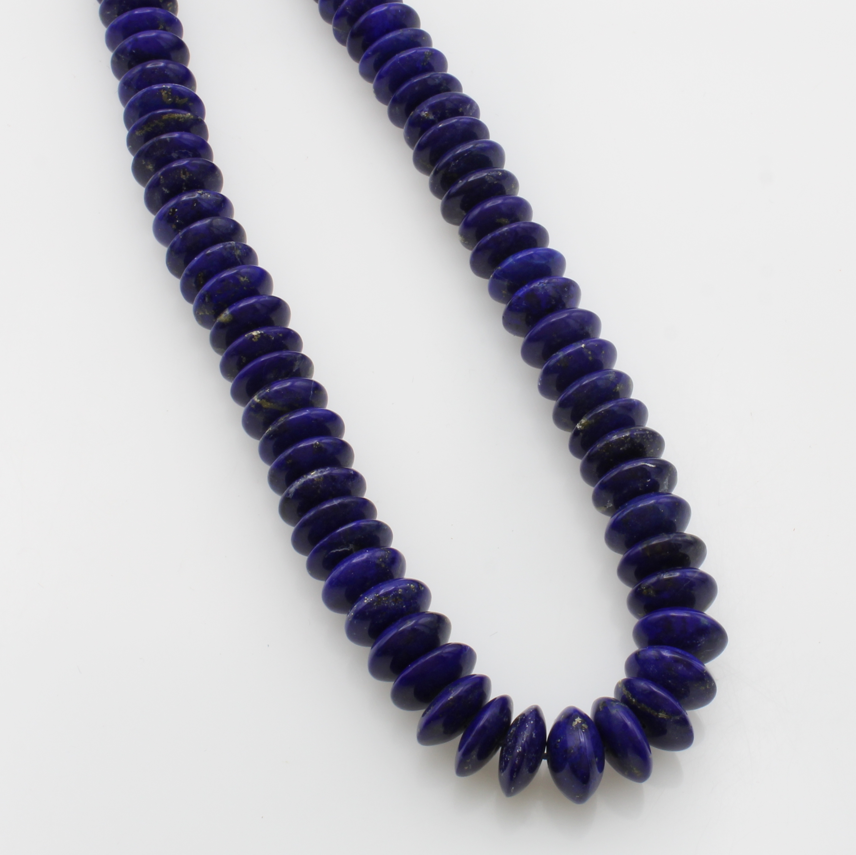 Image 27064950 - Lapislazulikette, verg. Karabinerschl., Lapislazulilinsen im Verlauf gearb., L. ca. 44 ...