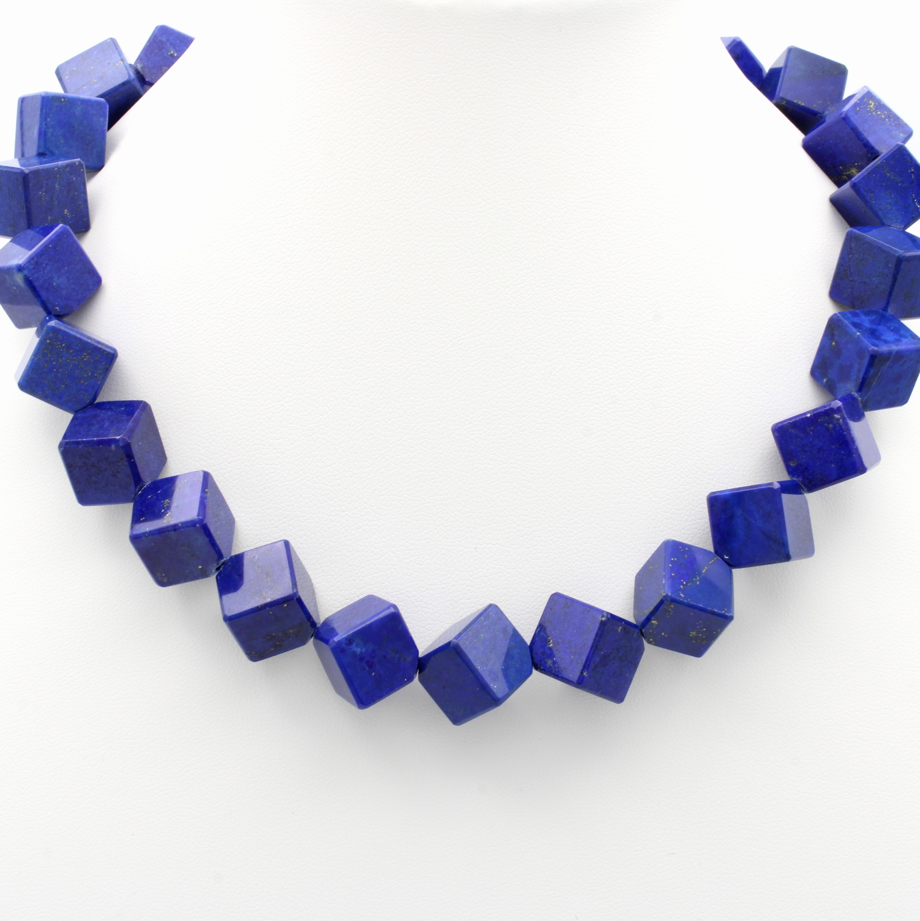 Image 27064980 - Lapislazulikette, verg. Karabinerschl., Lapislazuliwürfel ca. 12 mm, L. ca. 44 cm ...