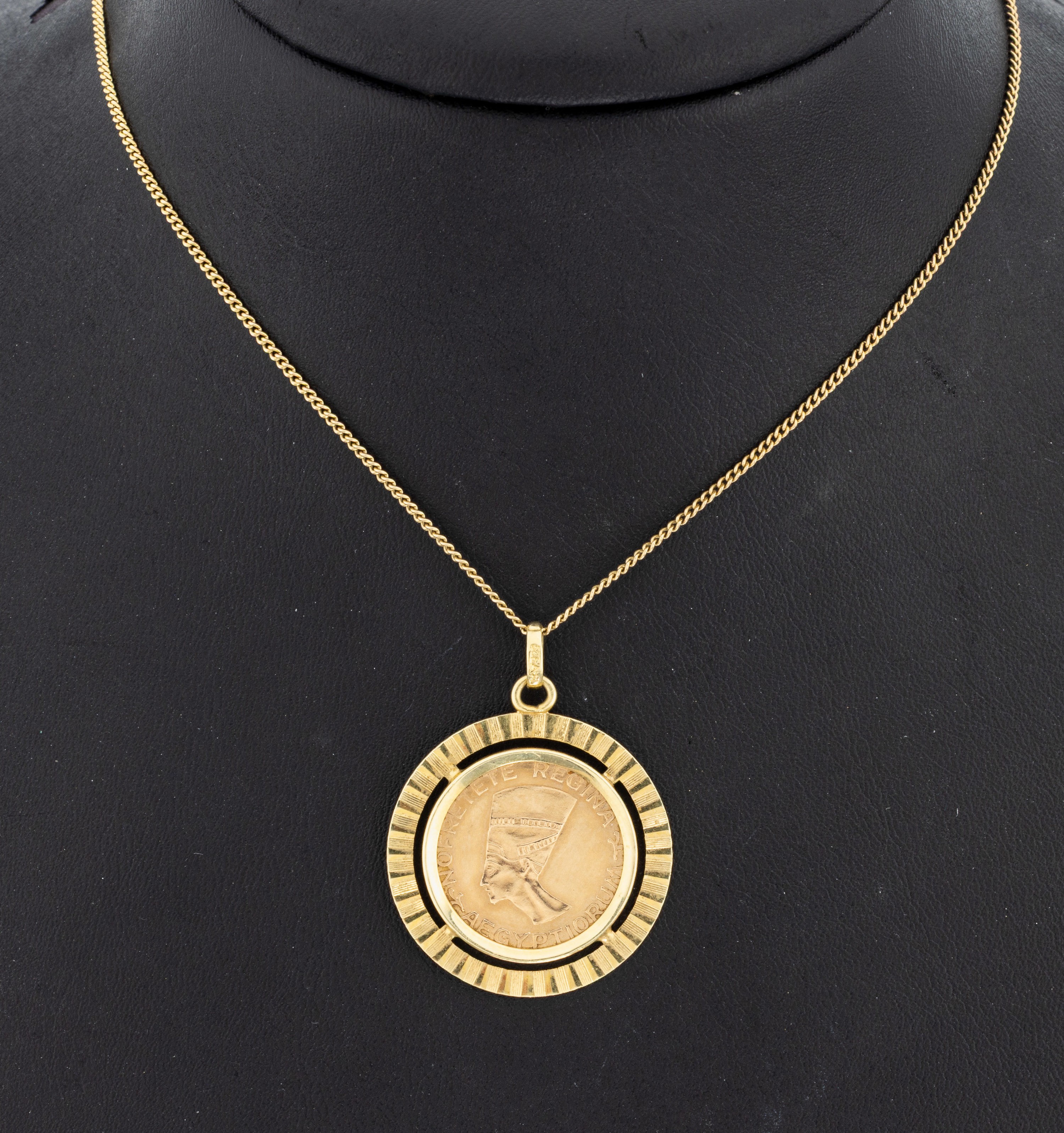 Image 27065044 - 14 kt gold medal-pendant , YG 585/000, loose set gold medal, probably YG 585/000, ...