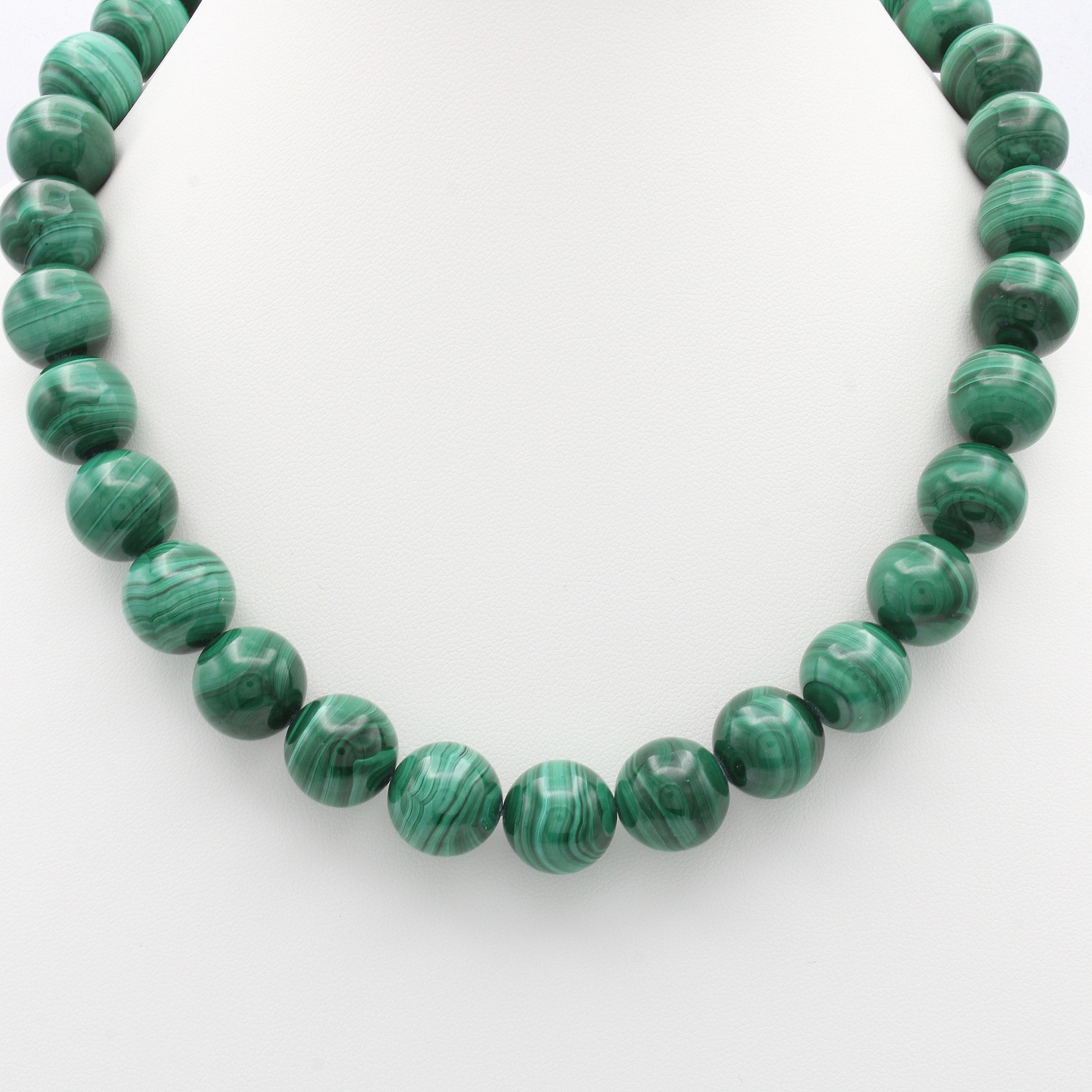 Image 27065171 - Malachitkugelkette, verg. Karabinerschl., Kugeld. ca. 14 mm, L. ca. 44 cm Schätzpreis: ...