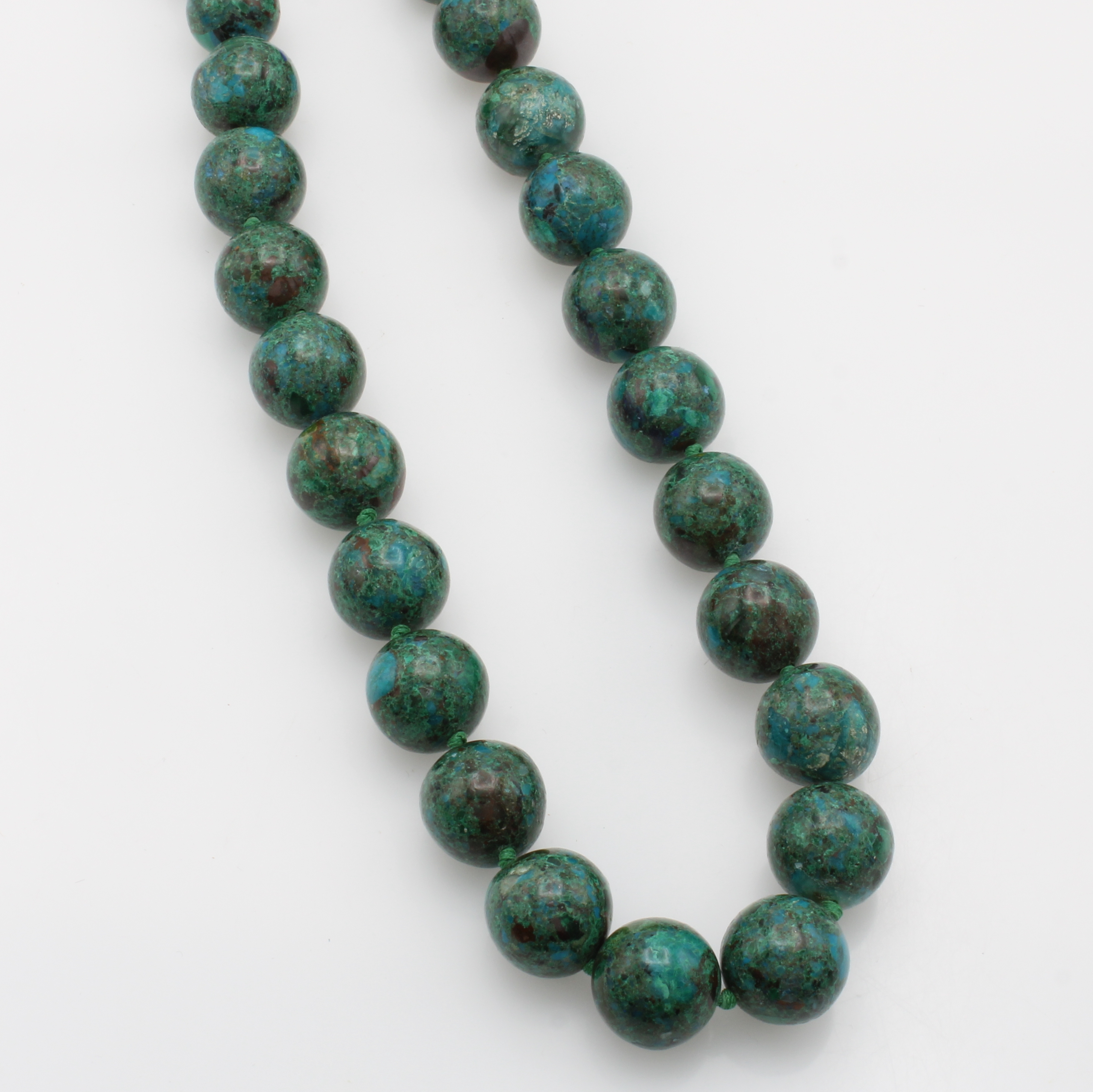 Image 27065172 - Kette mit Chrysocollakugeln, verg. Karab., im Verlauf gearb., Kugeld. ca. 12-14 mm, L. ...